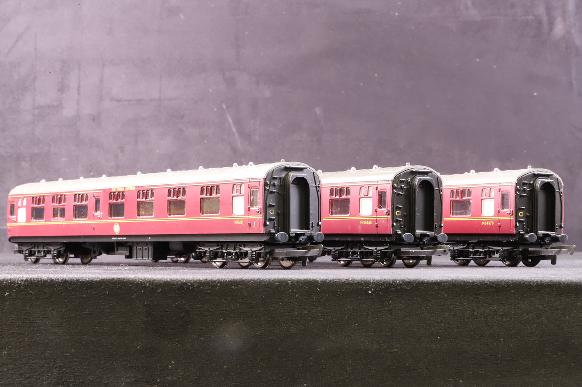 Hornby OO R4229 The Pines Express Coach Pack