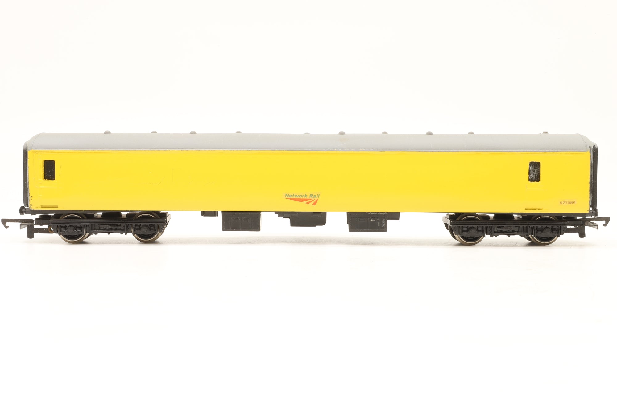 Custom OO Mk2D QSA 977986 in Network Rail Yellow