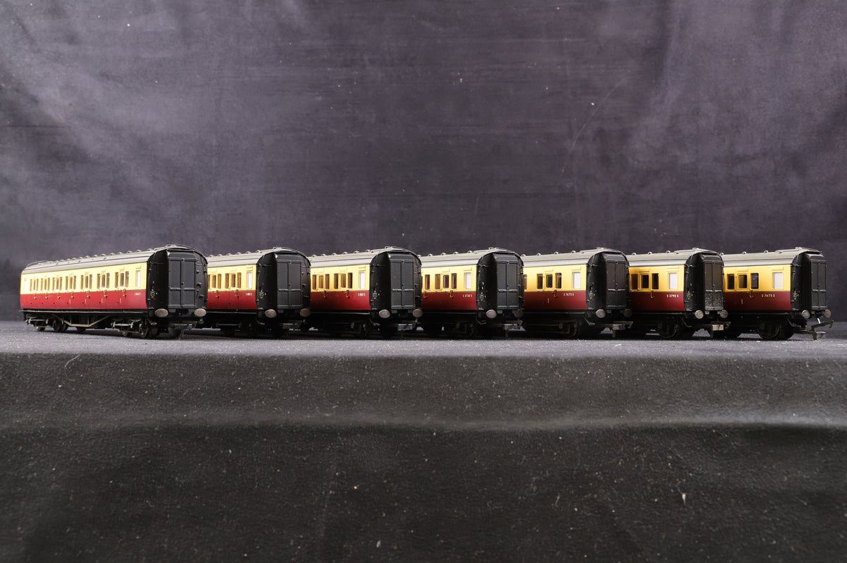 Hornby OO Rake of 7 SR Maunsell BR Crimson &amp; Cream Coaches