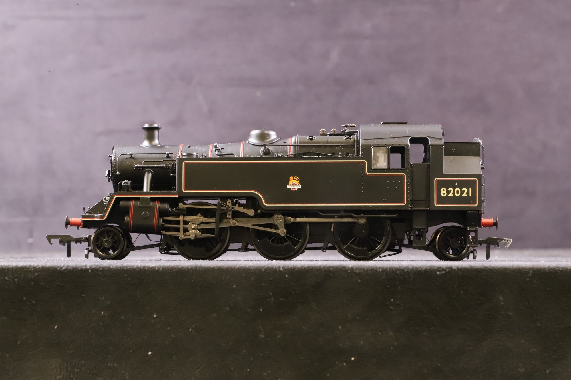 Bachmann OO 31-981 Standard 3MT 82021 in Lined BR Black w/ Early Crests