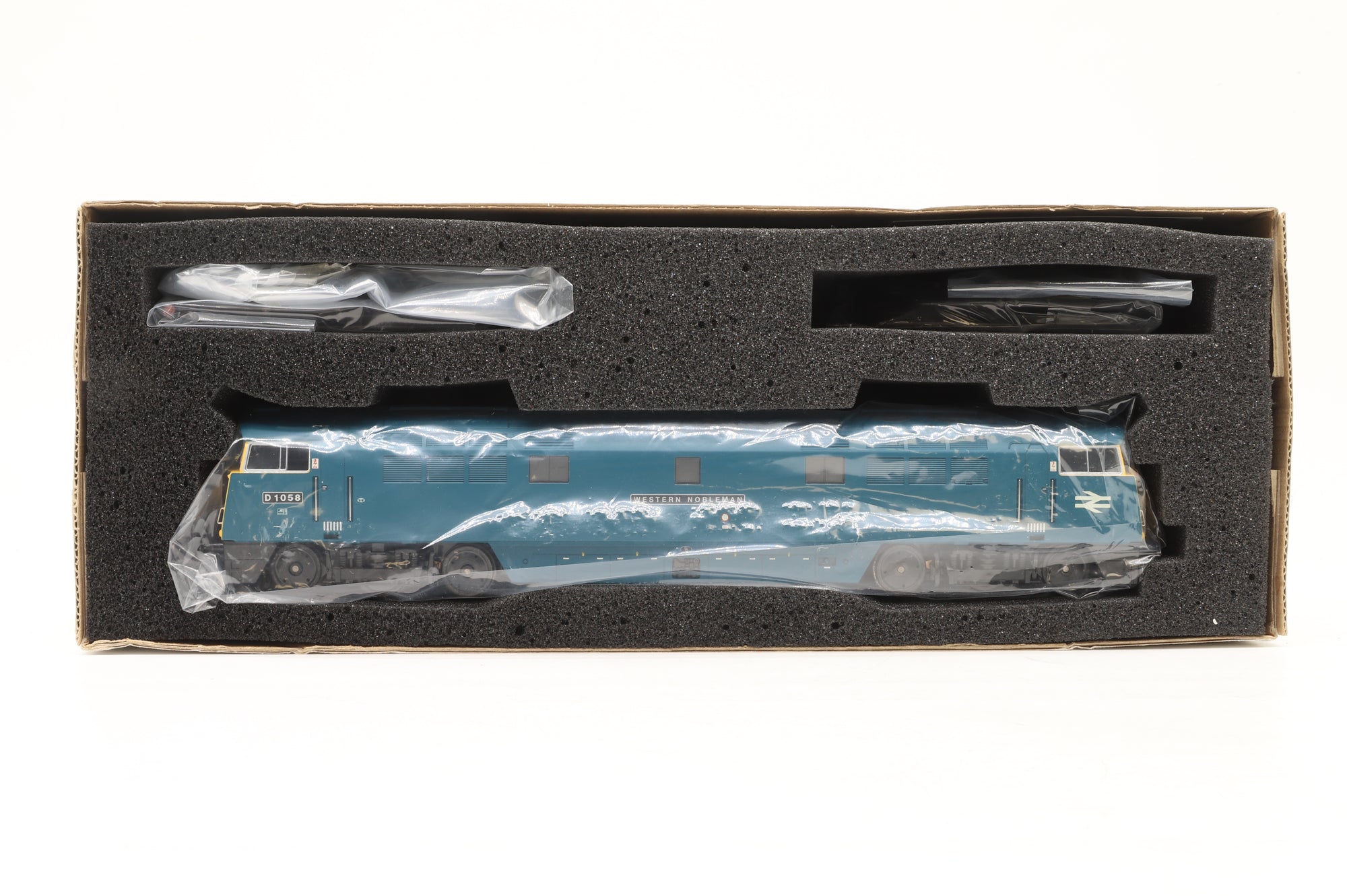 Heljan OO 5208 Class 52 Western D1058 'Western Nobleman' BR Blue Yellow Ends