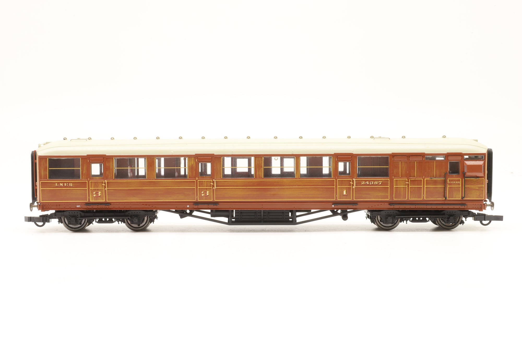Hornby OO Rake of 7 Gresley Teak Coaches