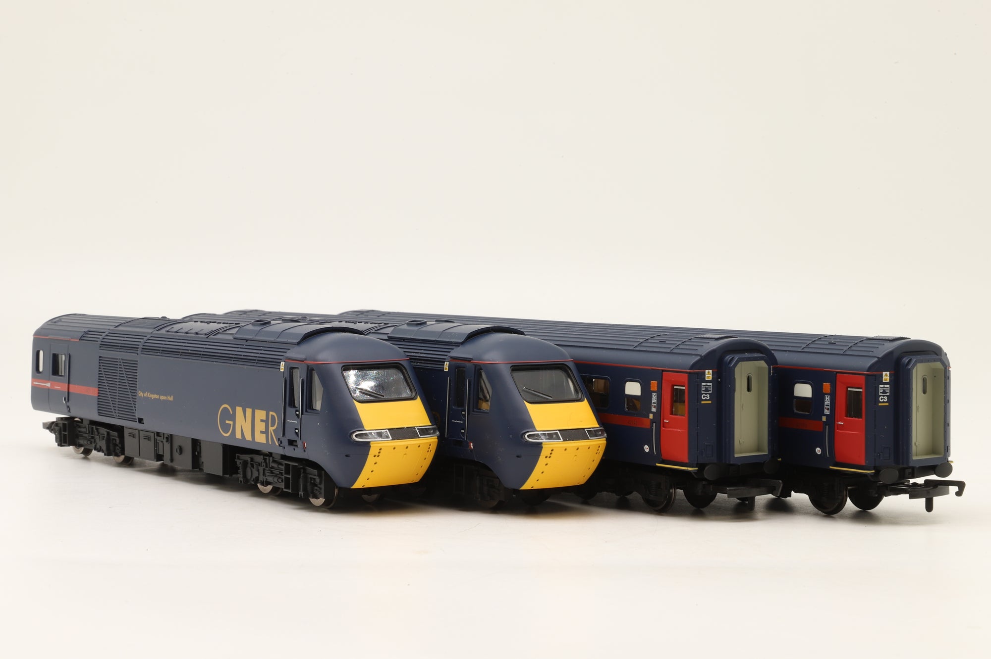 Hornby OO R2612 Class 43 4-Car HST Set in GNER Livery
