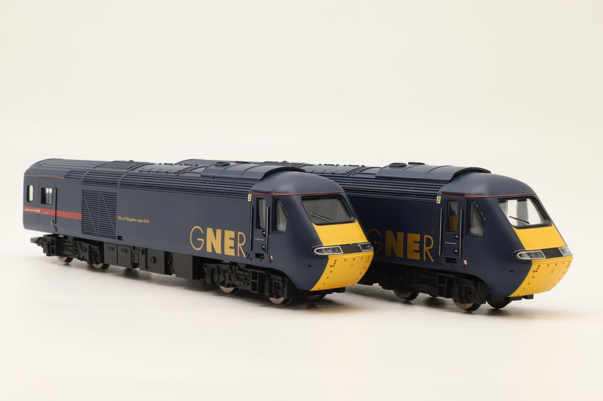 Hornby OO R2612 Class 43 4-Car HST Set in GNER Livery