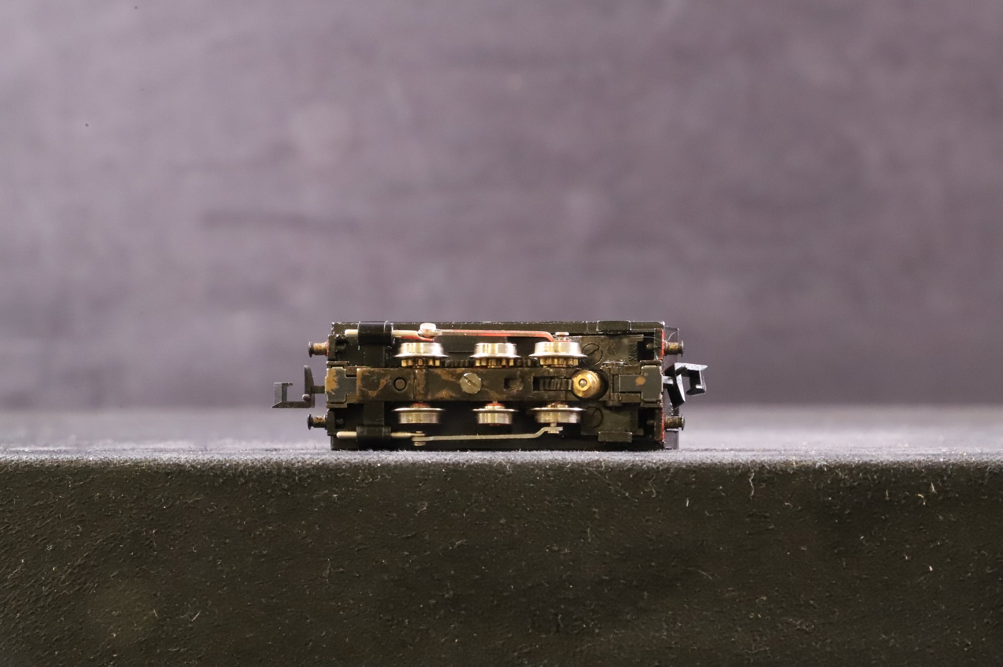 Hornby Minitrix N Gauge 201 Class 2F Dock Tank No.47160 in BR Black w/ Late Crests