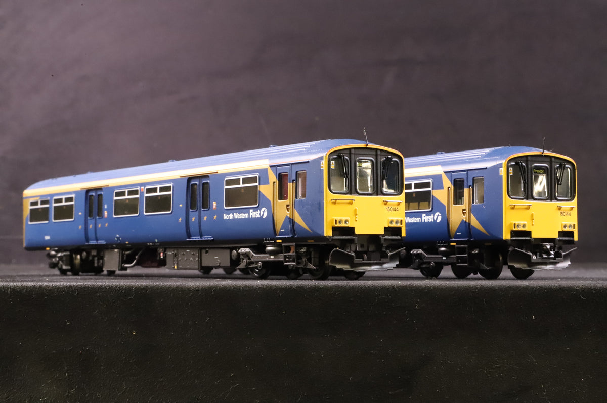 Bachmann OO 32-925 Class 150/1 DMU 2 Car First Northwestern DCC Sound