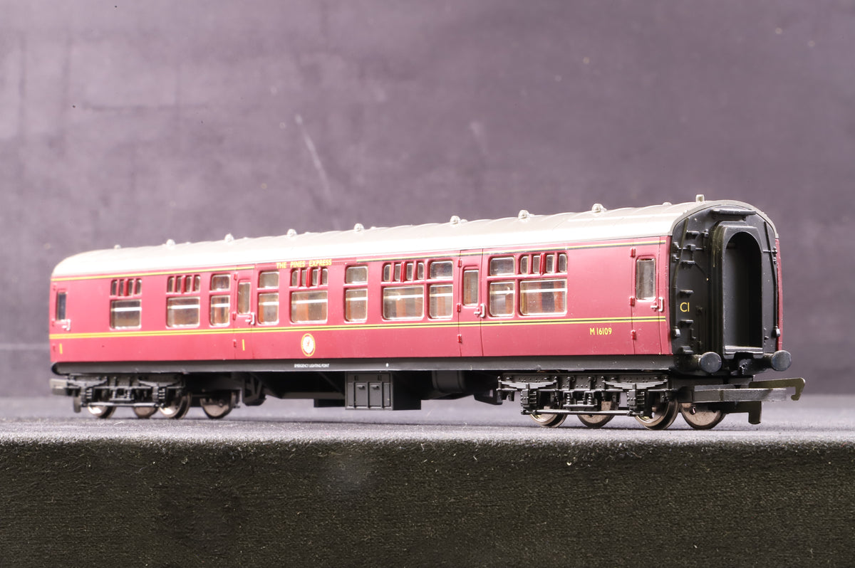 Hornby OO R4229 The Pines Express Coach Pack