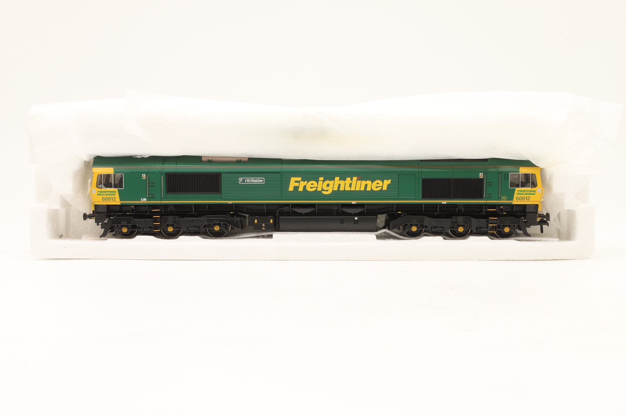Bachmann OO 32-728 Class 66 '66612' 'Forth Raider' Freightliner