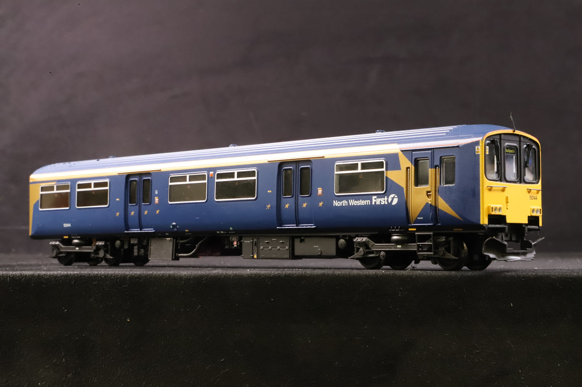 Bachmann OO 32-925 Class 150/1 DMU 2 Car First Northwestern DCC Sound