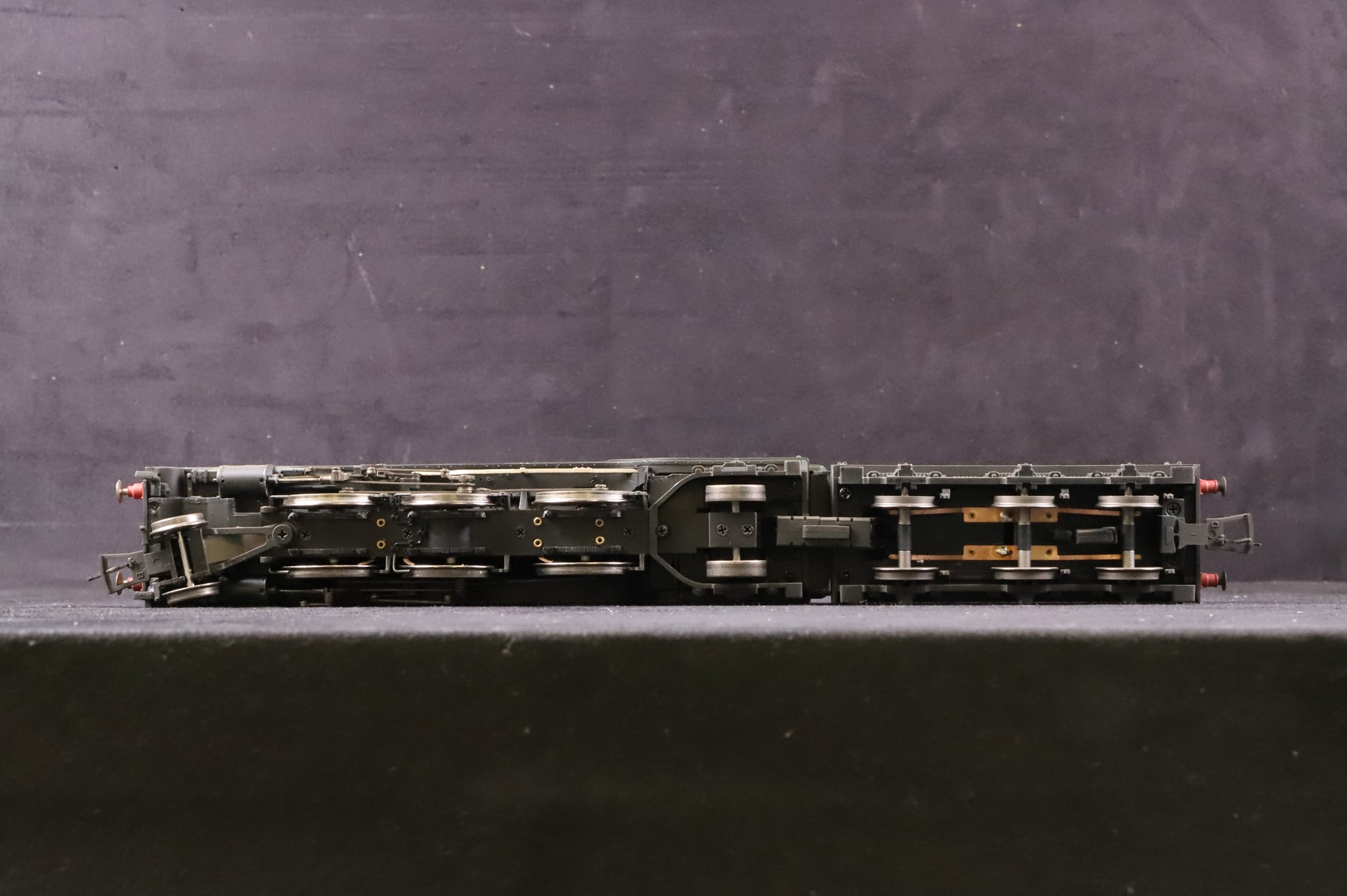 Bachmann OO 35-201 LNER Class V2 '60800' 'Green Arrow' BR Lined Green L/C Weathered DCC Sound