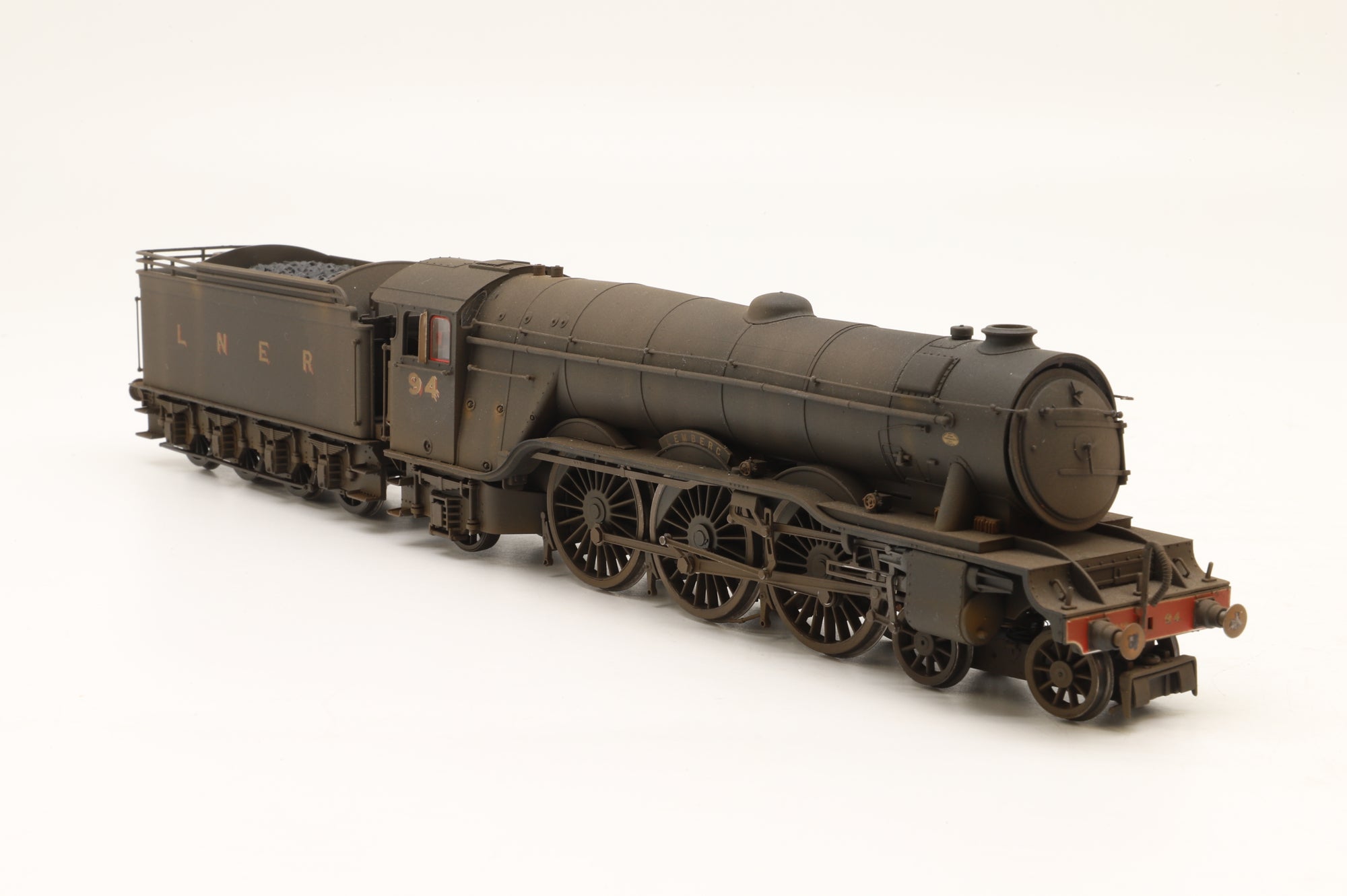 Hornby OO R30087 Class A3 No.45 'Lemberg' in LNER Black – TMC Weathered