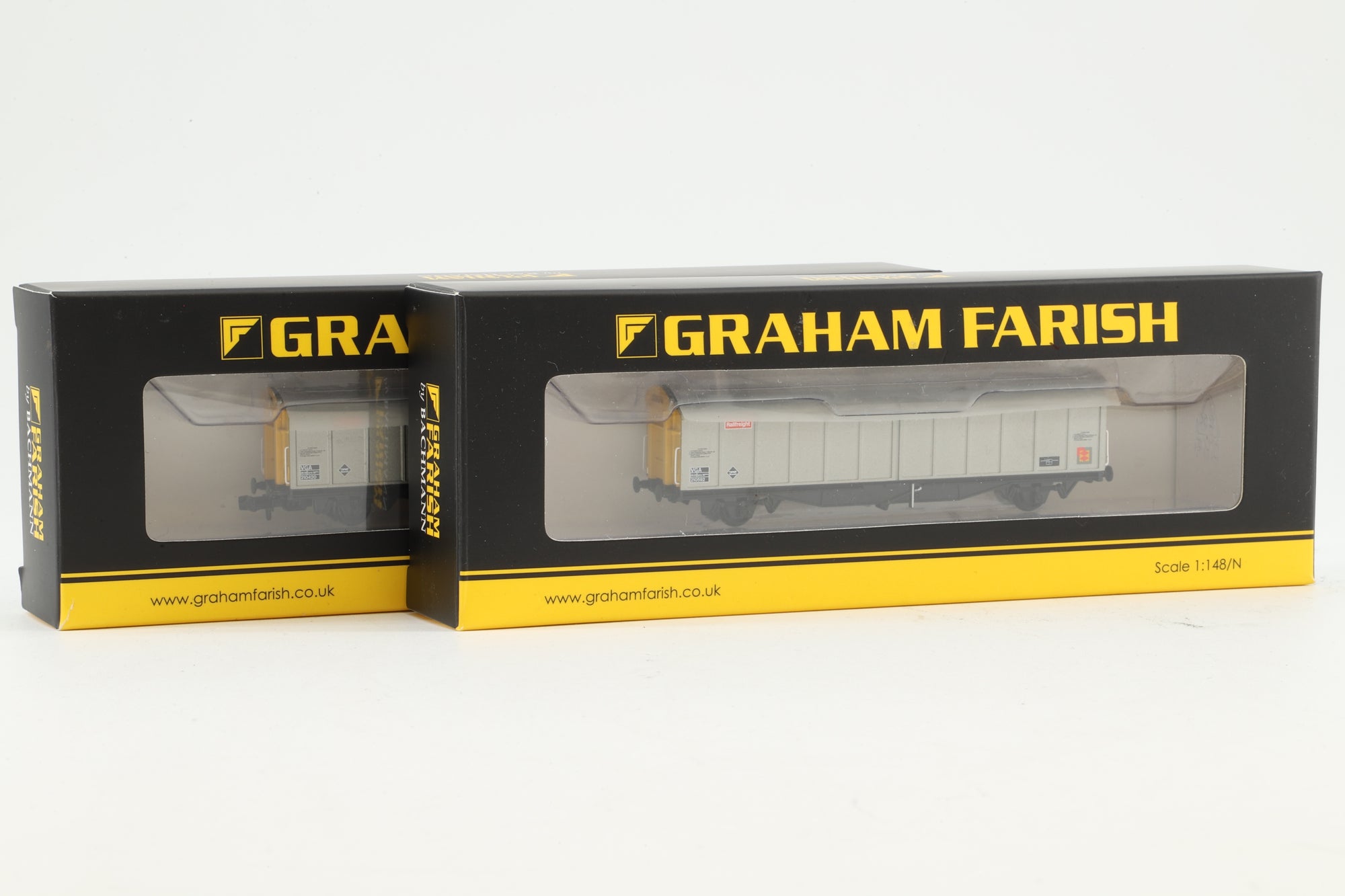 Graham Farish N Rake Of 2 BR VGA Vans BR Railfreight Distribution Sector Inc. 373-602D & 373-602E