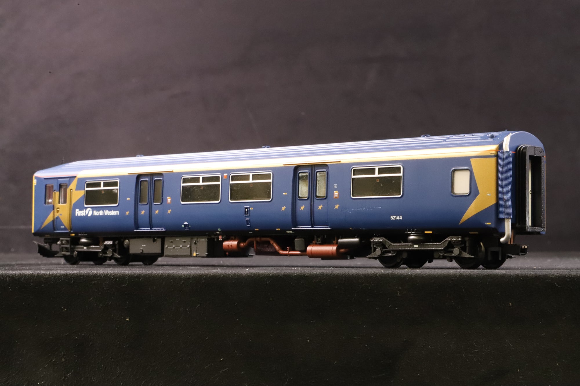 Bachmann OO 32-925 Class 150/1 DMU 2 Car First Northwestern DCC Sound