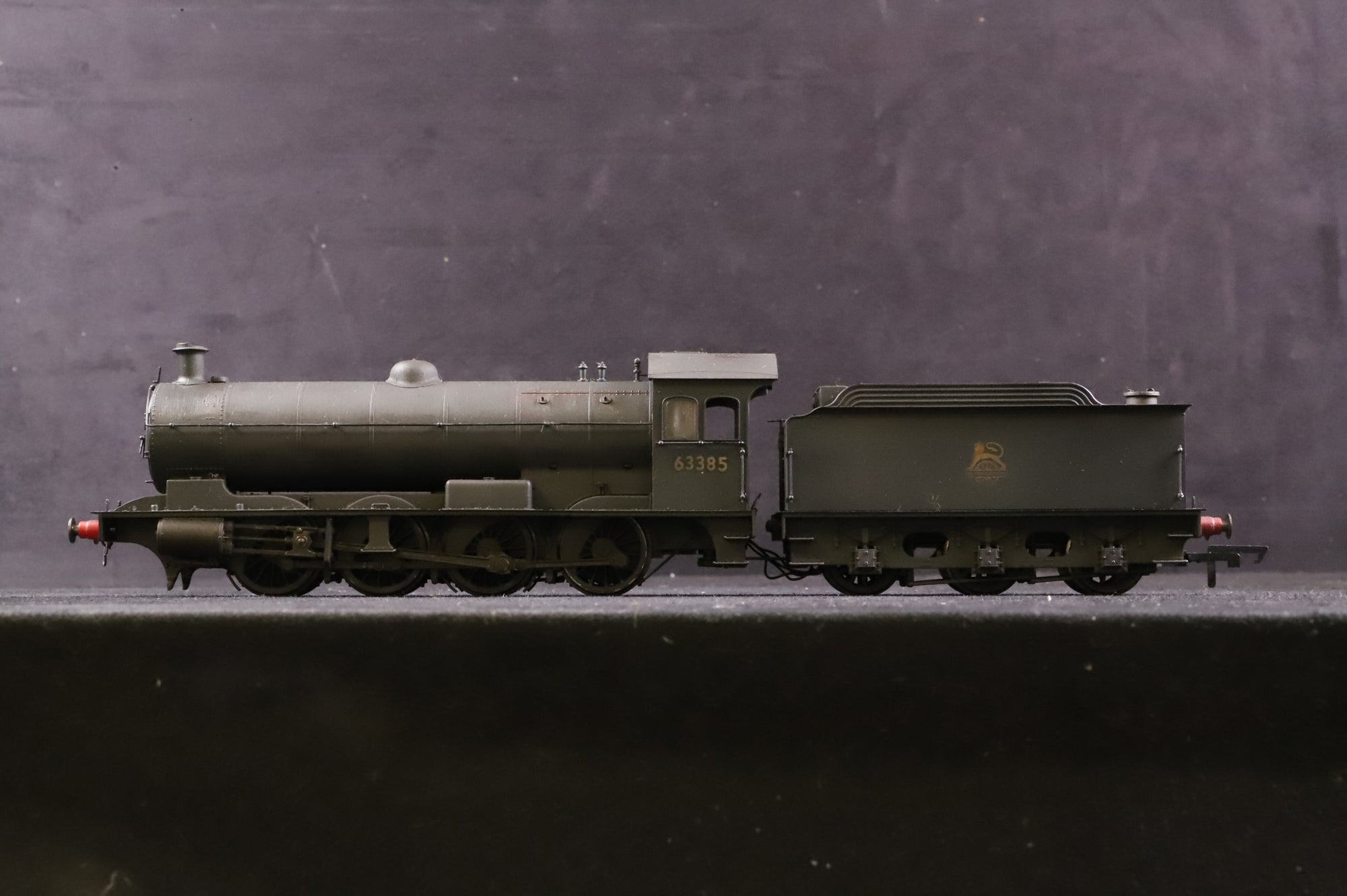 Hornby OO R3426 Class Q6 63385 in BR Black w/ Early Crests - DCC Sound & Weathered