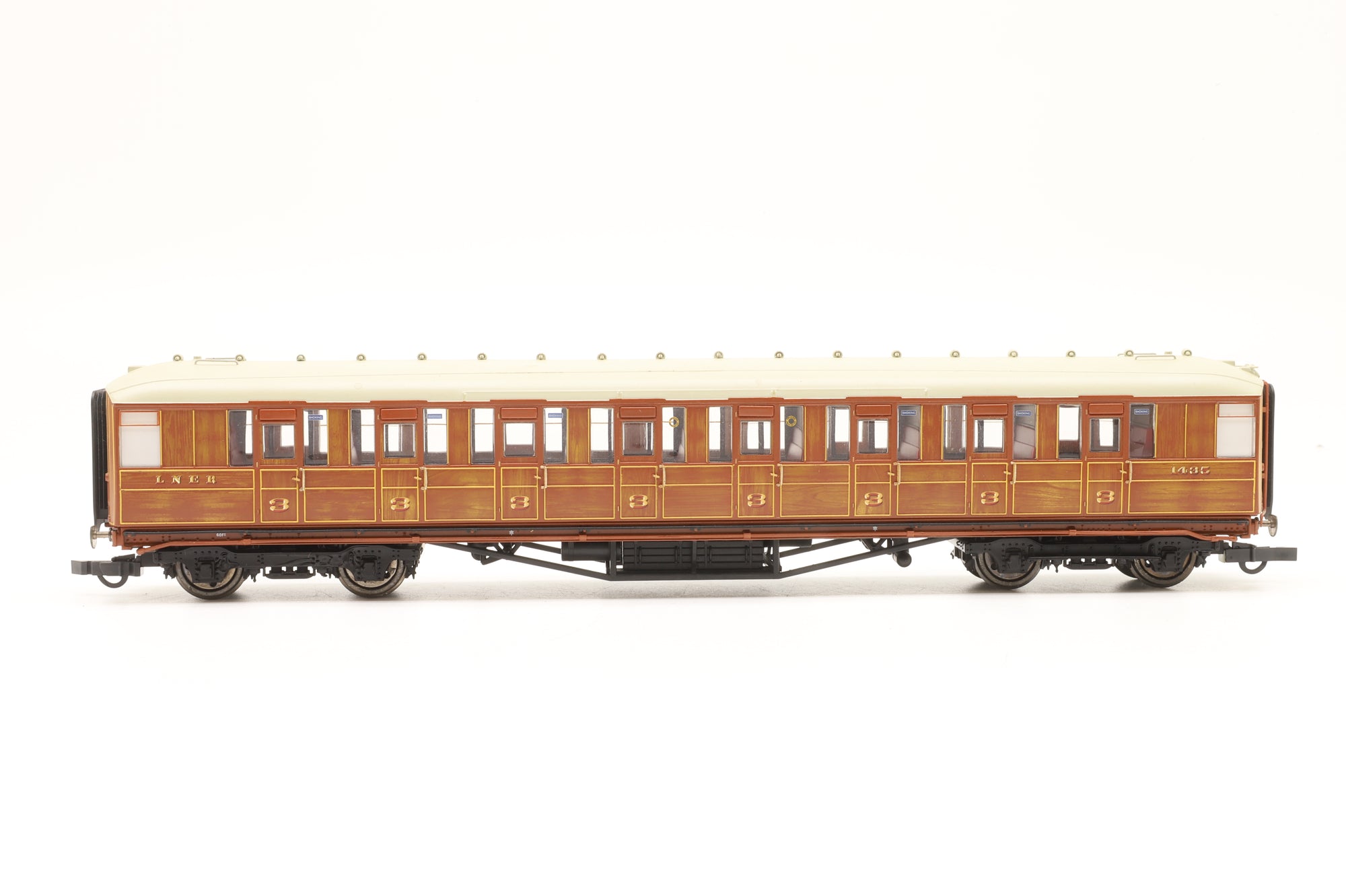 Hornby OO Rake of 7 Gresley Teak Coaches