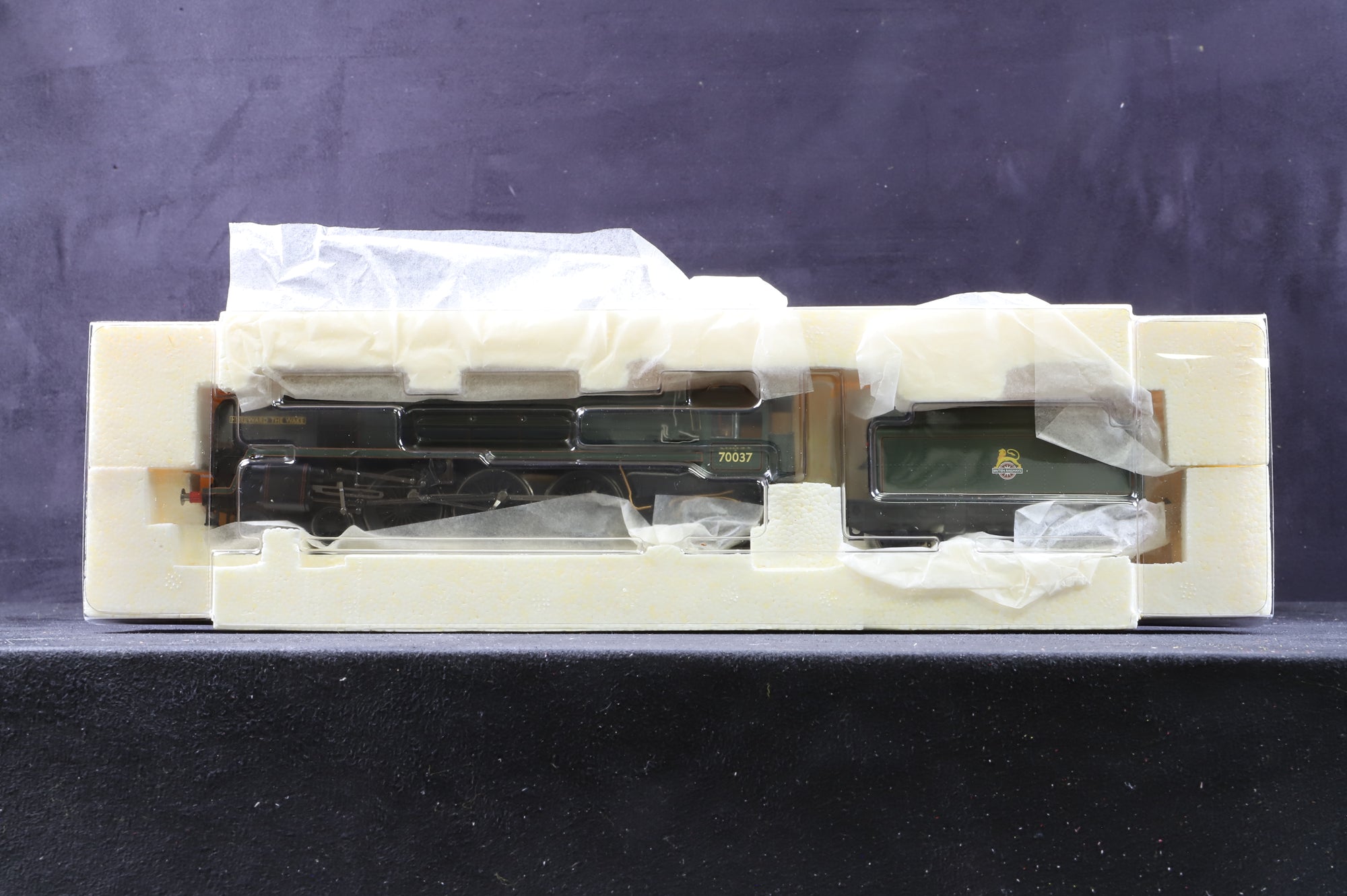Hornby OO R2619 Britannia Class '70037' 'Hereward The Wake' BR Lined Green E/C
