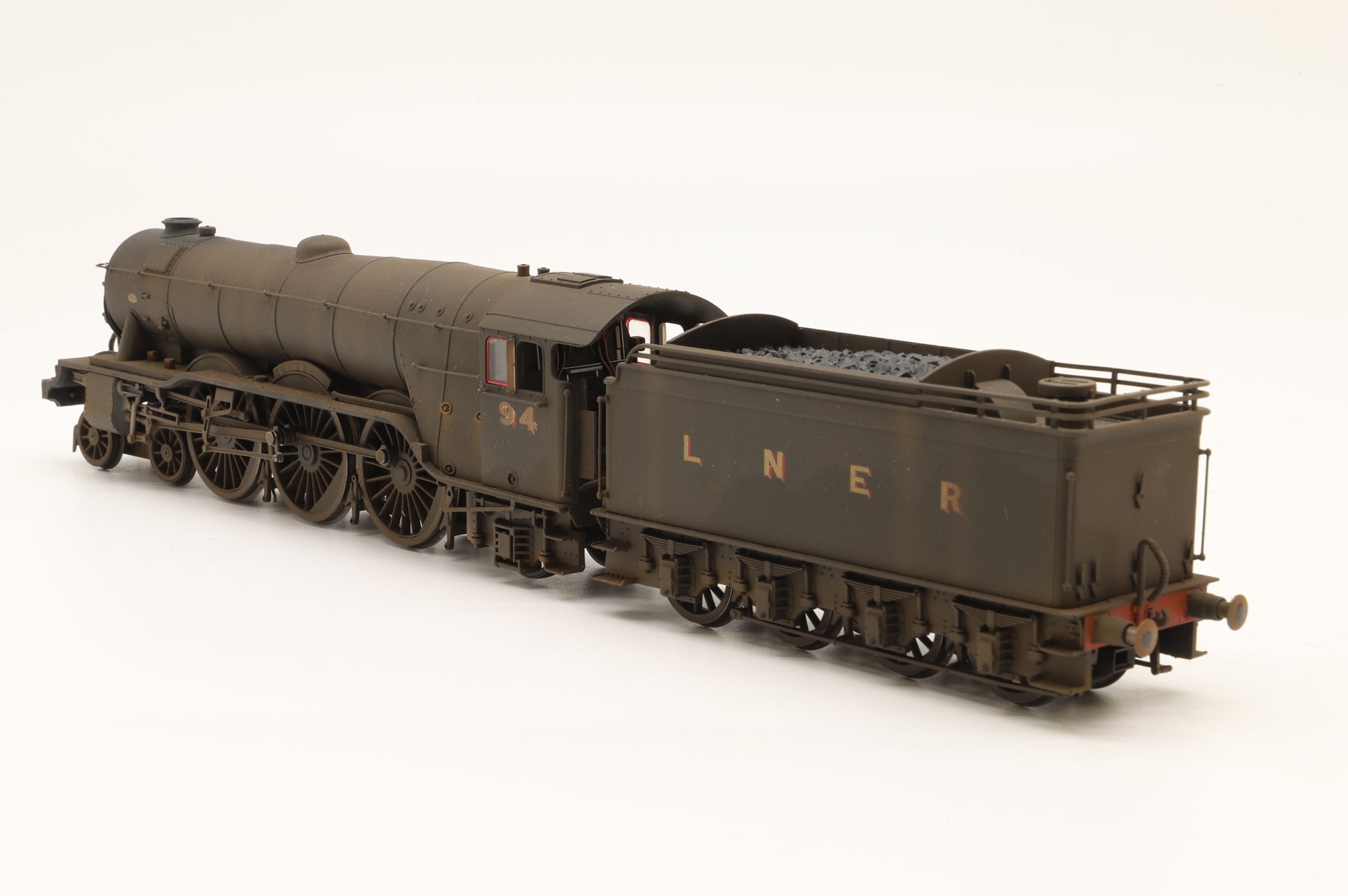 Hornby OO R30087 Class A3 No.45 'Lemberg' in LNER Black – TMC Weathered