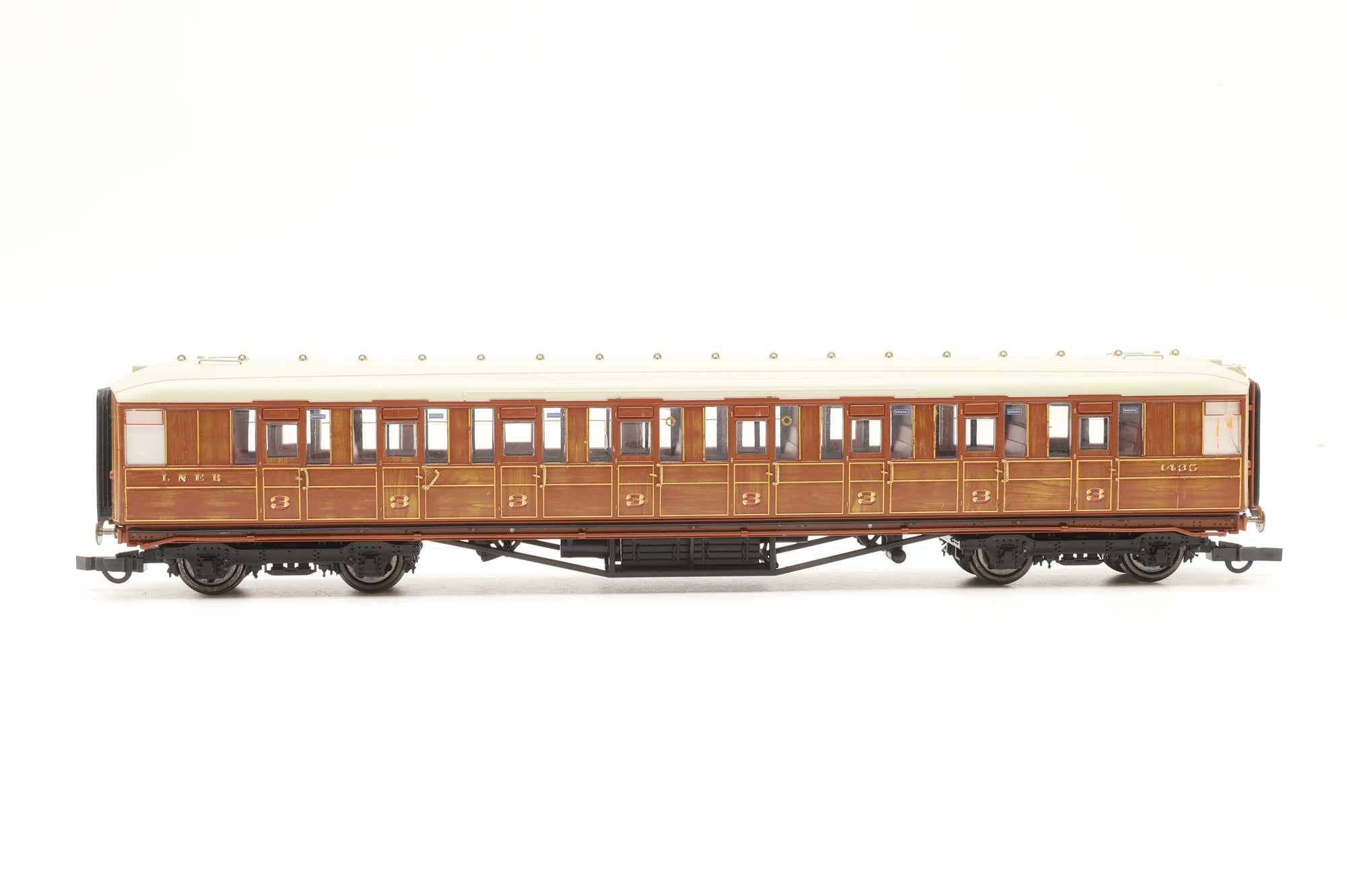 Hornby OO Rake of 7 Gresley Teak Coaches