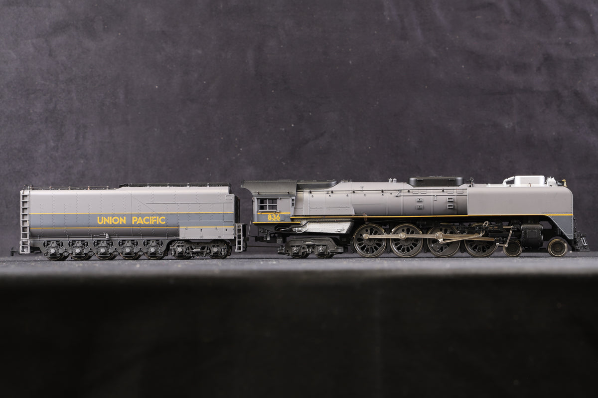 Rivarossi HO 1527 4-8-4 FEF-3 Union Pacific Grey Livery &#39;836&#39;