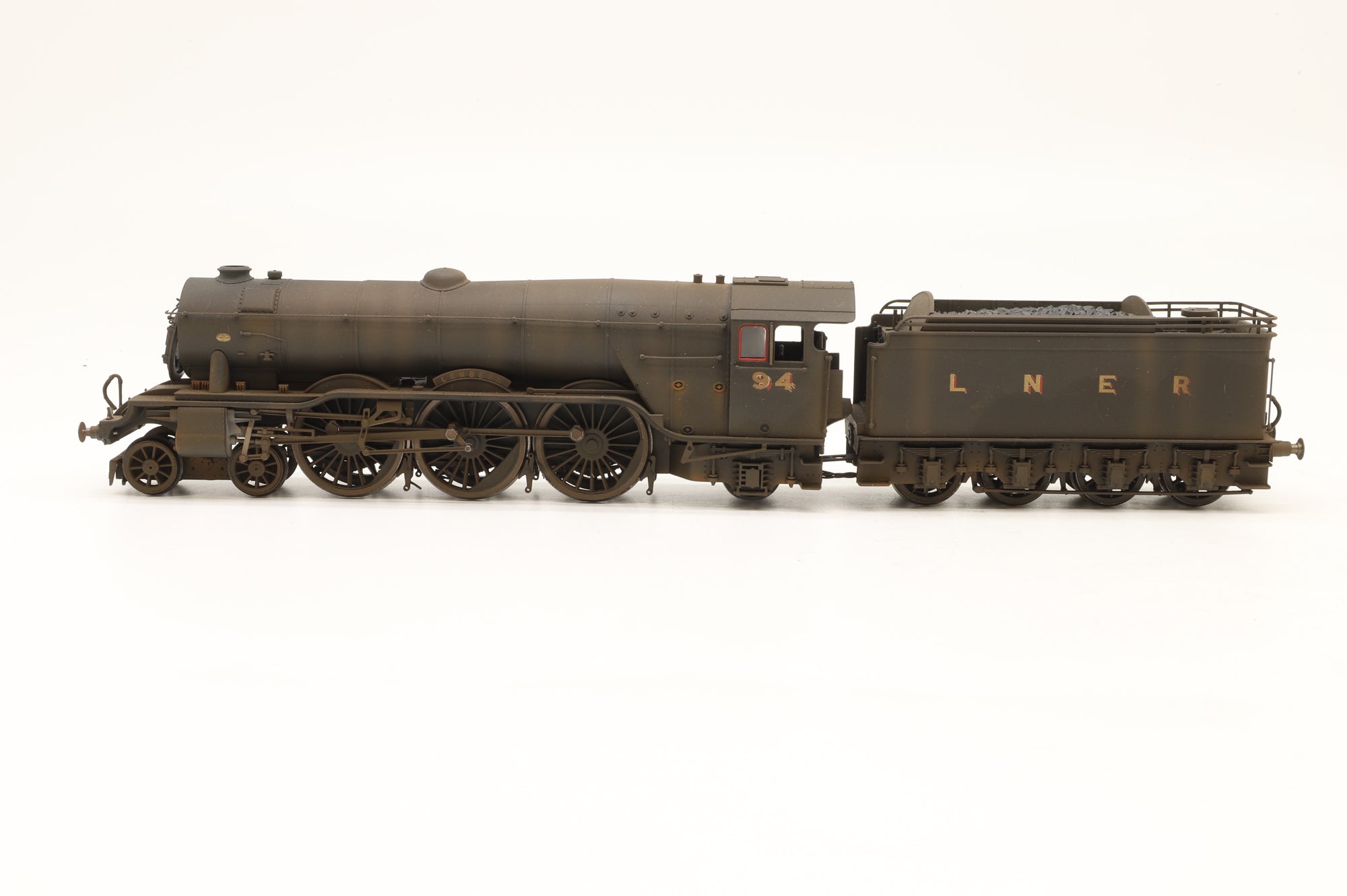 Hornby OO R30087 Class A3 No.45 'Lemberg' in LNER Black – TMC Weathered