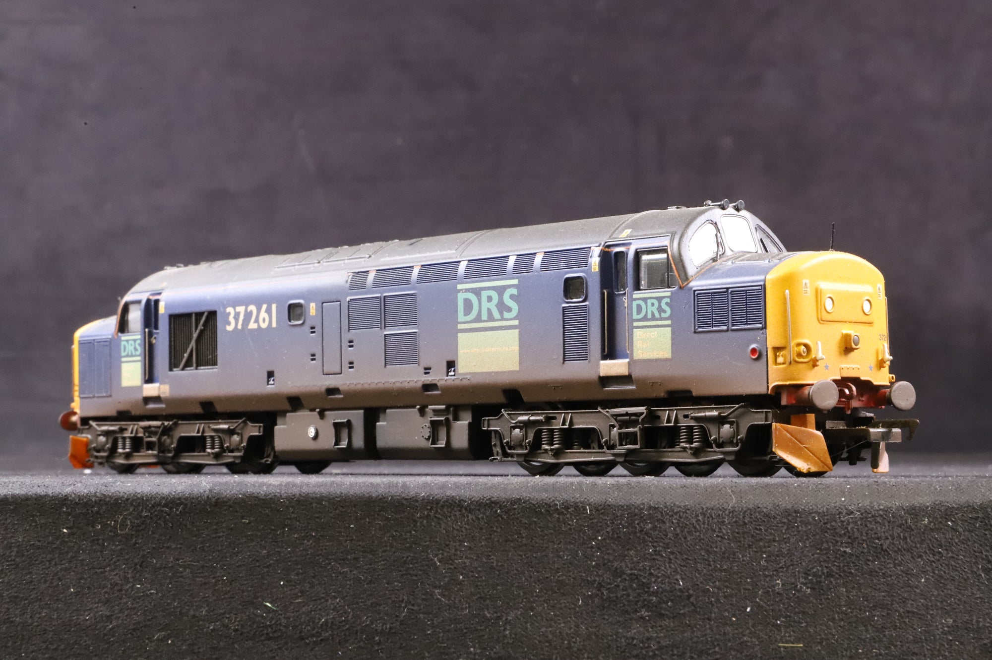 Bachmann OO Class 37 37261 in DRS Livery - Weathered