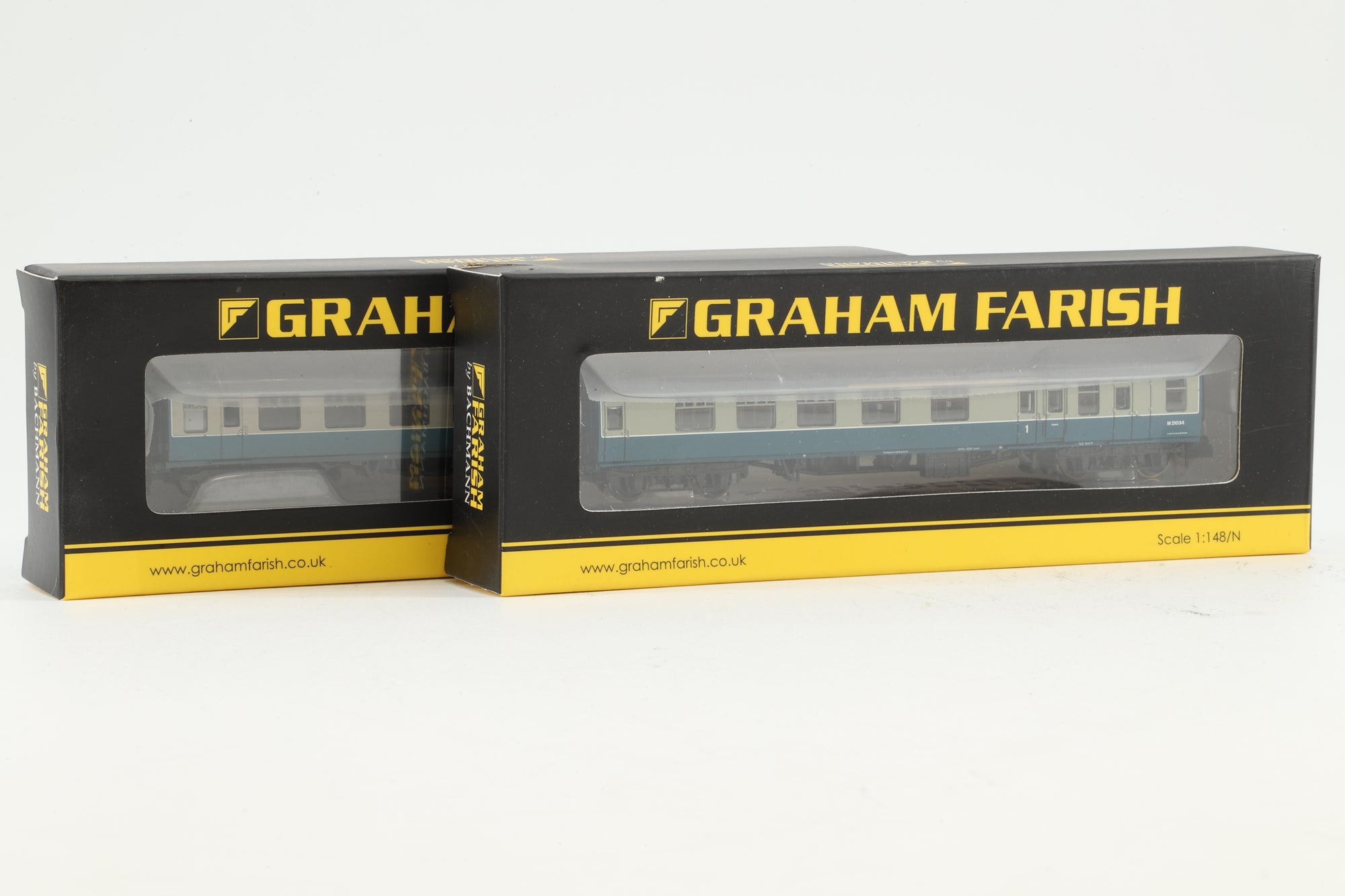 Graham Farish N Rake Of 2 BR Mk1 Blue & Grey Coaches Inc. 374-085B & 374-013D