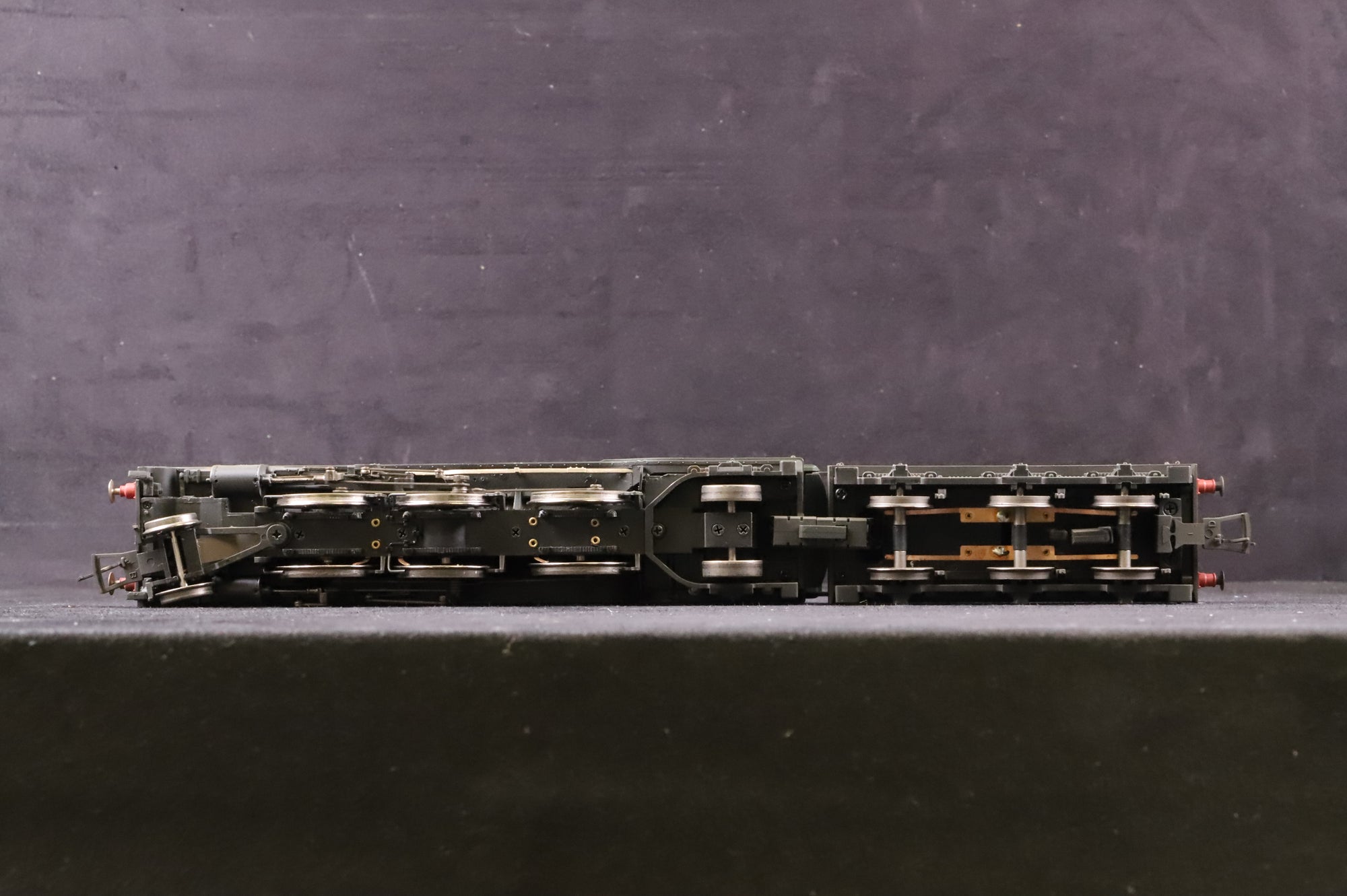 Bachmann OO 35-201 LNER Class V2 '60800' 'Green Arrow' BR Lined Green L/C Weathered DCC Sound