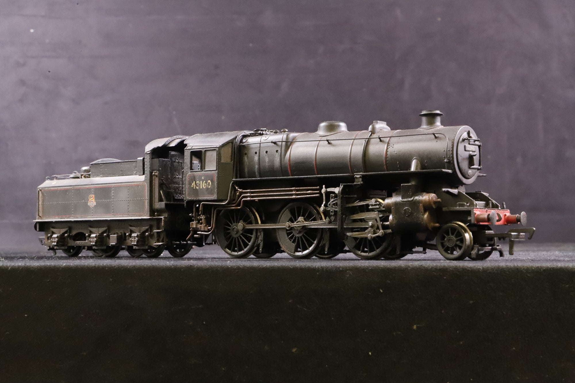 Bachmann OO 32-577 Ivatt Class 4 43160 in Lined BR Black w/ Early Crests - Weathered
