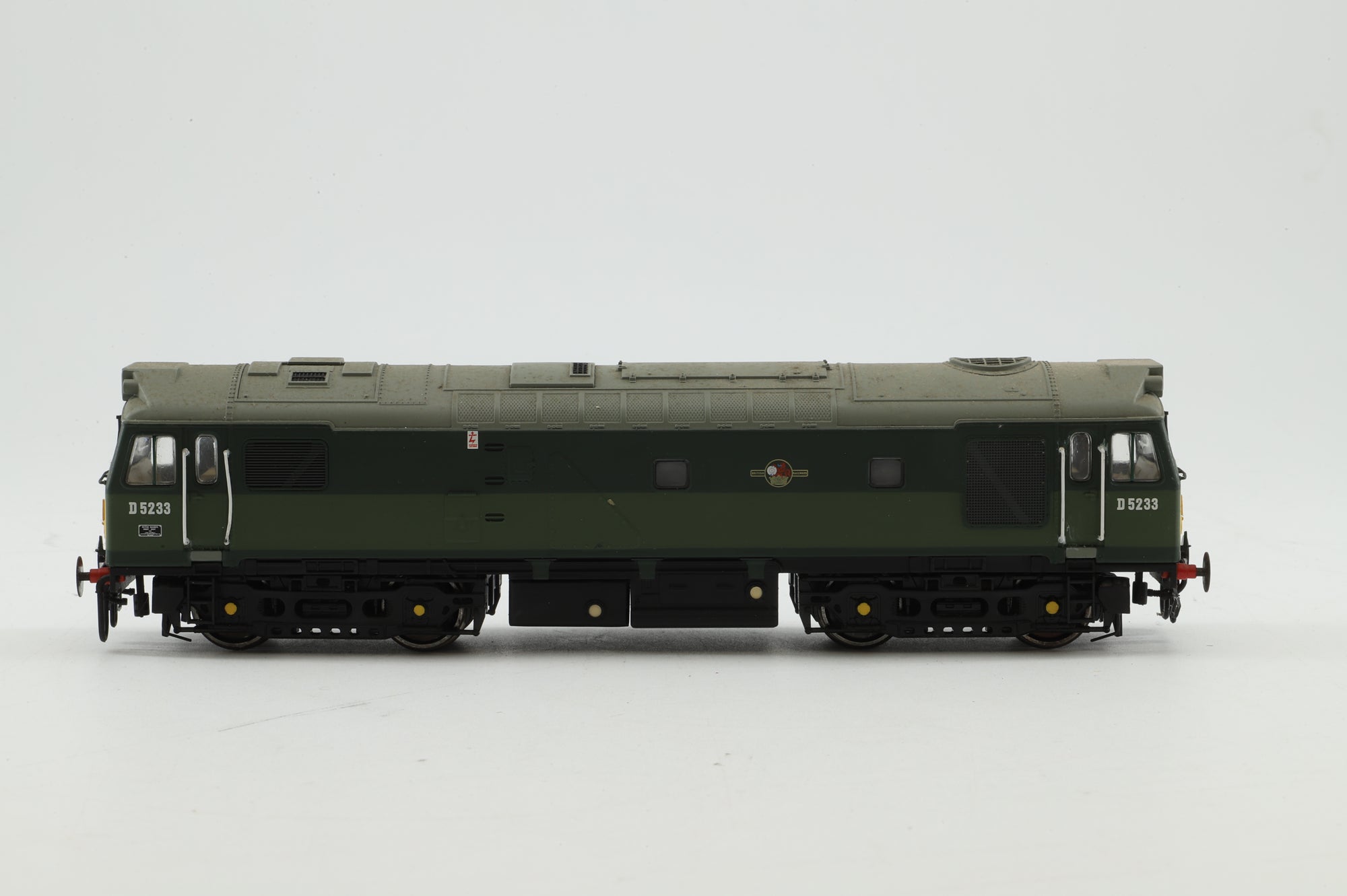 Bachmann OO 32-411 Class 24/1 D5149 in BR Green w/ SYPs