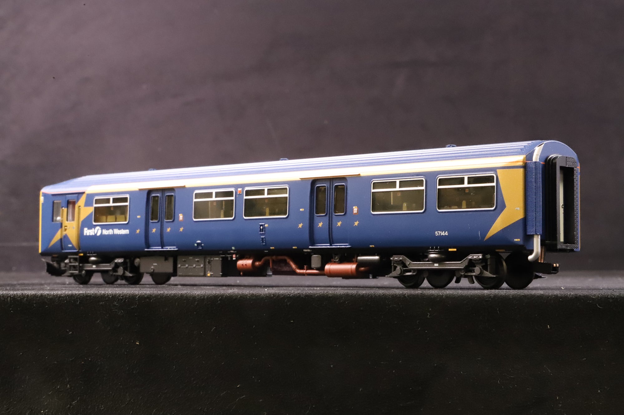 Bachmann OO 32-925 Class 150/1 DMU 2 Car First Northwestern DCC Sound