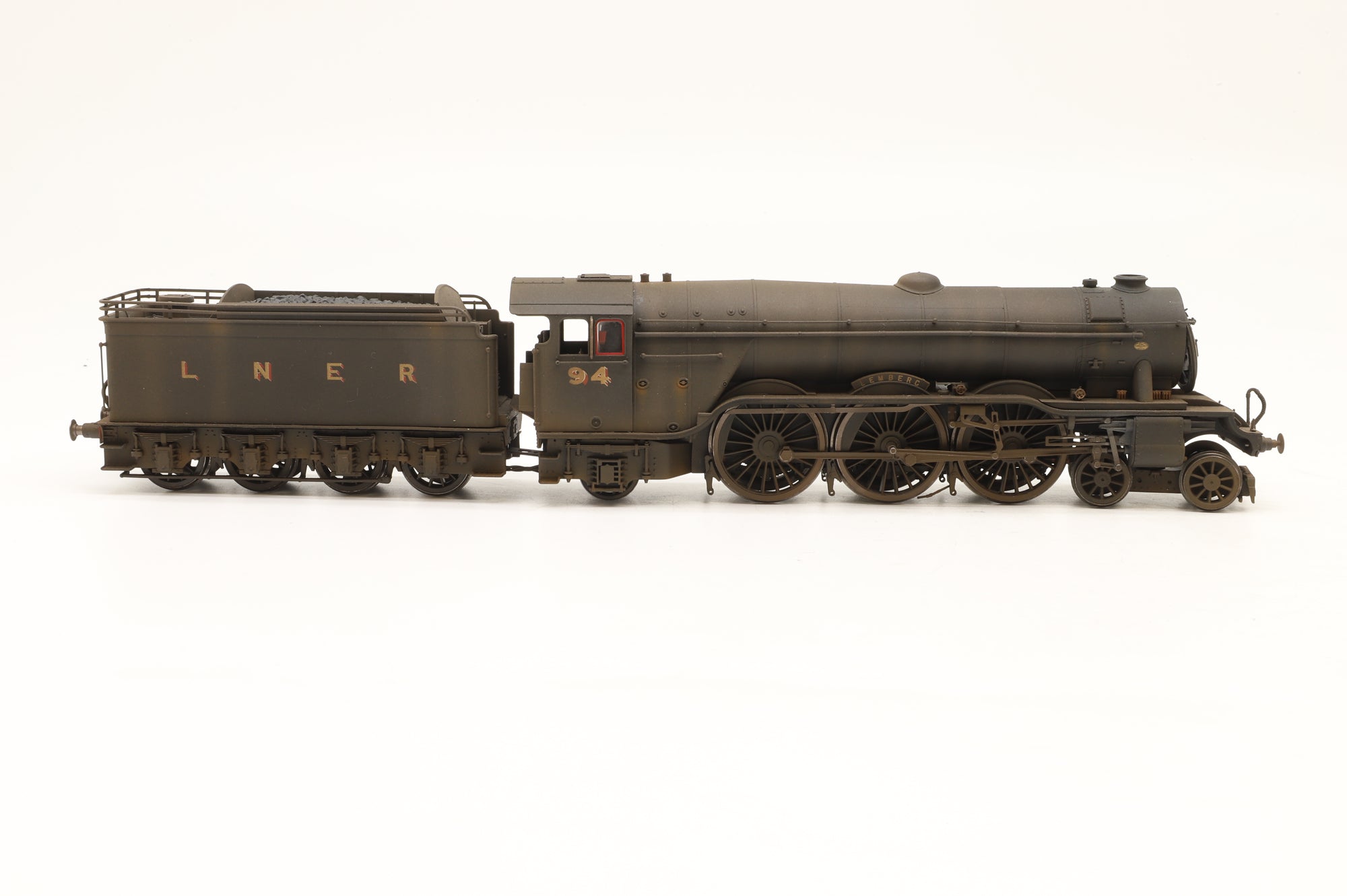 Hornby OO R30087 Class A3 No.45 'Lemberg' in LNER Black – TMC Weathered