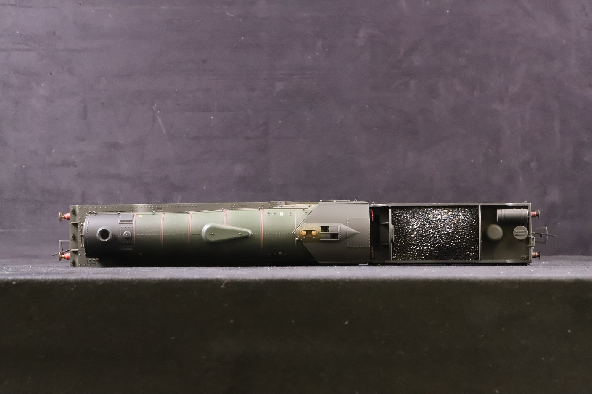 Bachmann OO 35-201 LNER Class V2 '60800' 'Green Arrow' BR Lined Green L/C Weathered DCC Sound