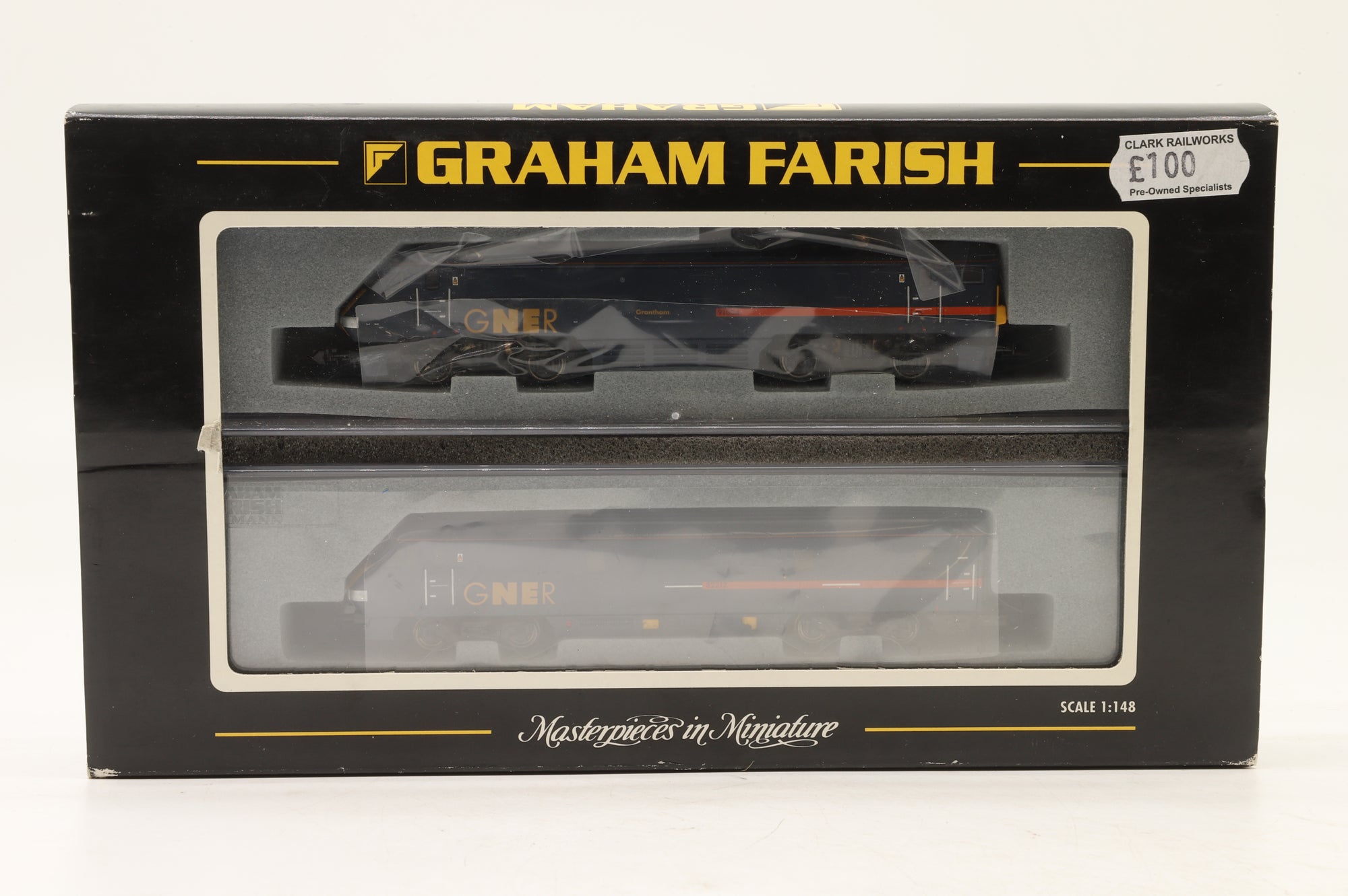 Graham Farish N 371-801 Class 91 '91004' 'Grantham' with DVT Trailer