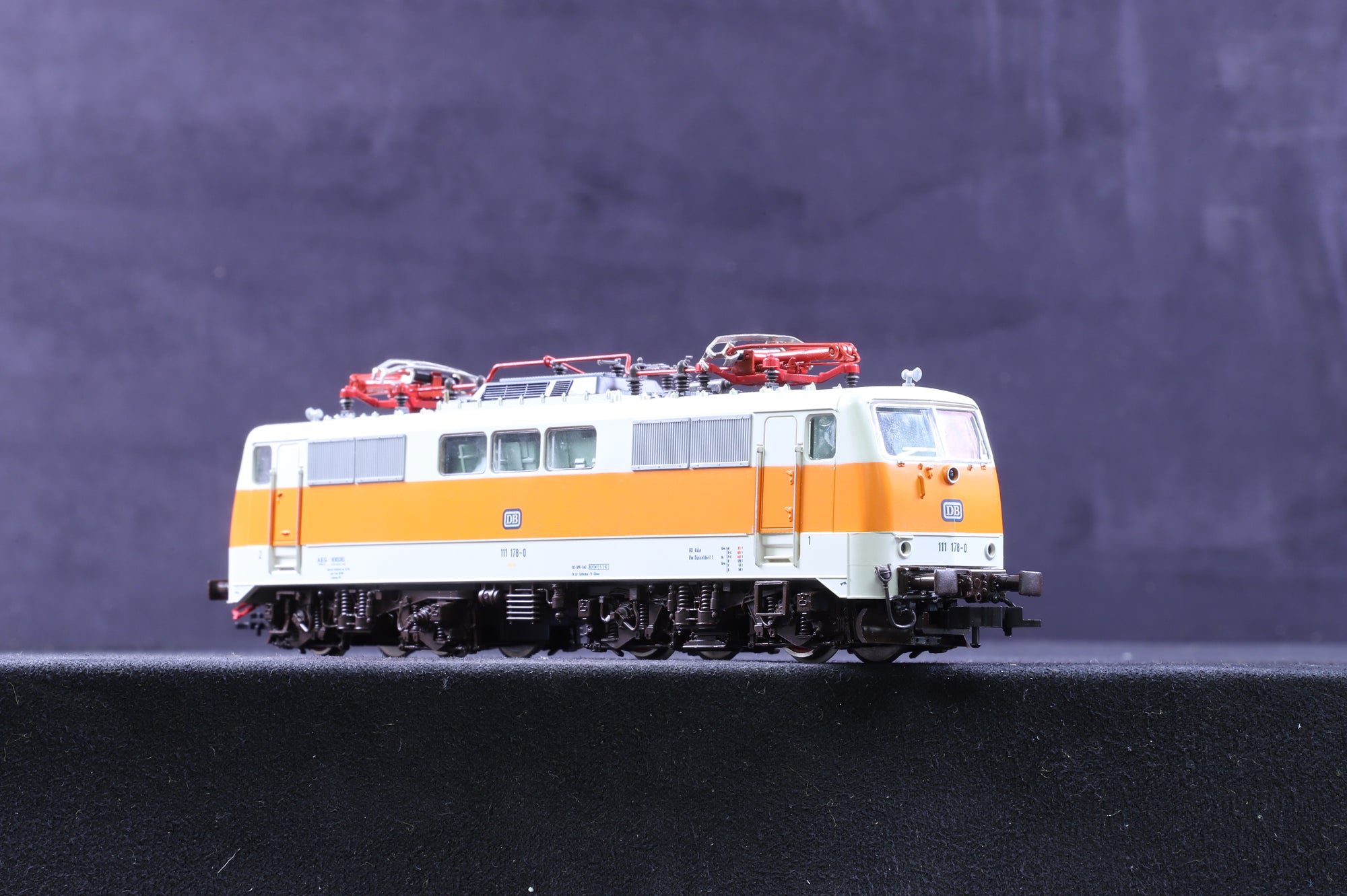 Roco HO 43414 BR111 DB Cream and Orange