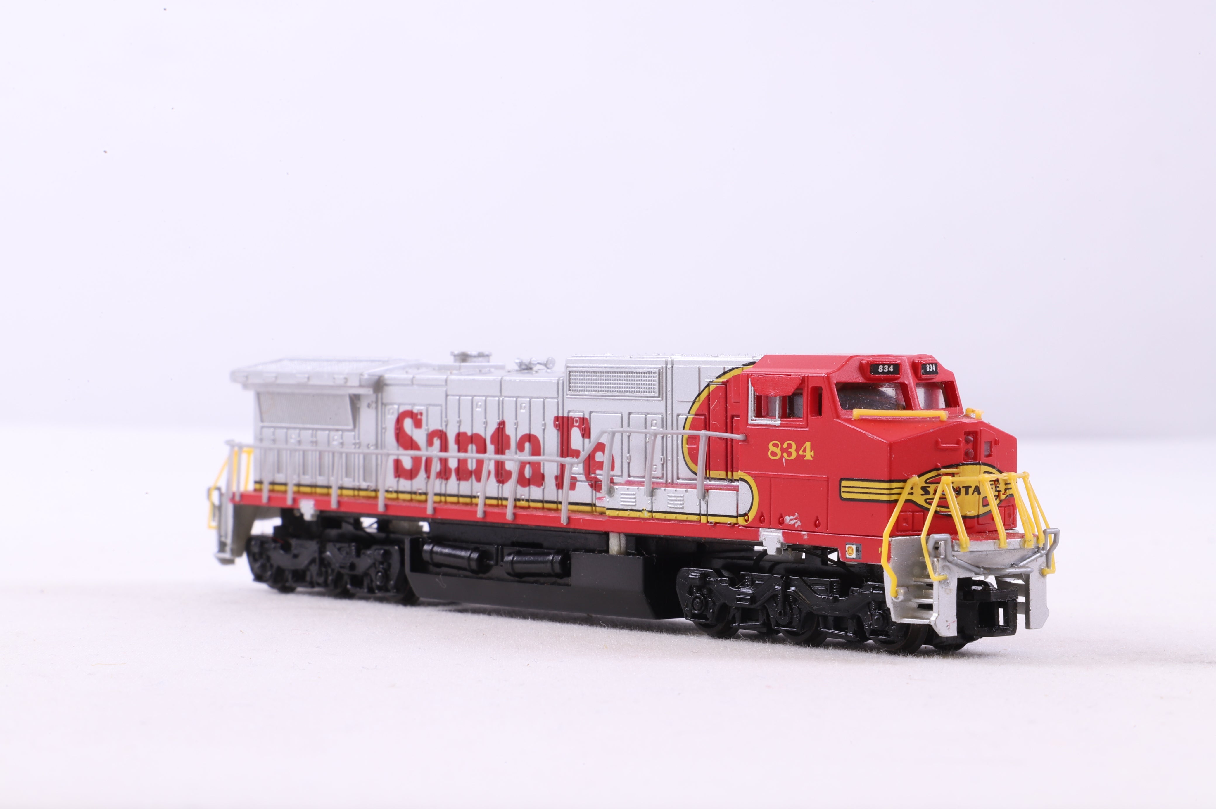 Spectrum N GE Dash 8-40 Diesel Santa Fe '834' - Clark Railworks