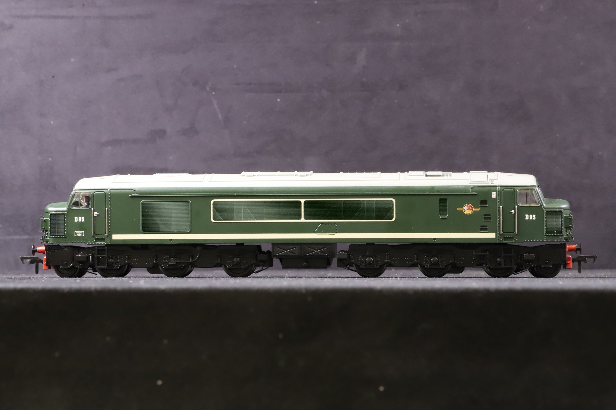 Bachmann OO 32-679 Class 45 'D95' Diesel Locomotive BR Green L/C
