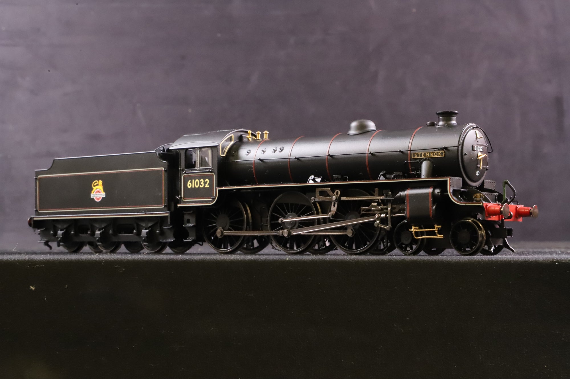 Hornby OO R3451 Class B1 61032 'Stembok' in Lined BR Black w/ Early Crests