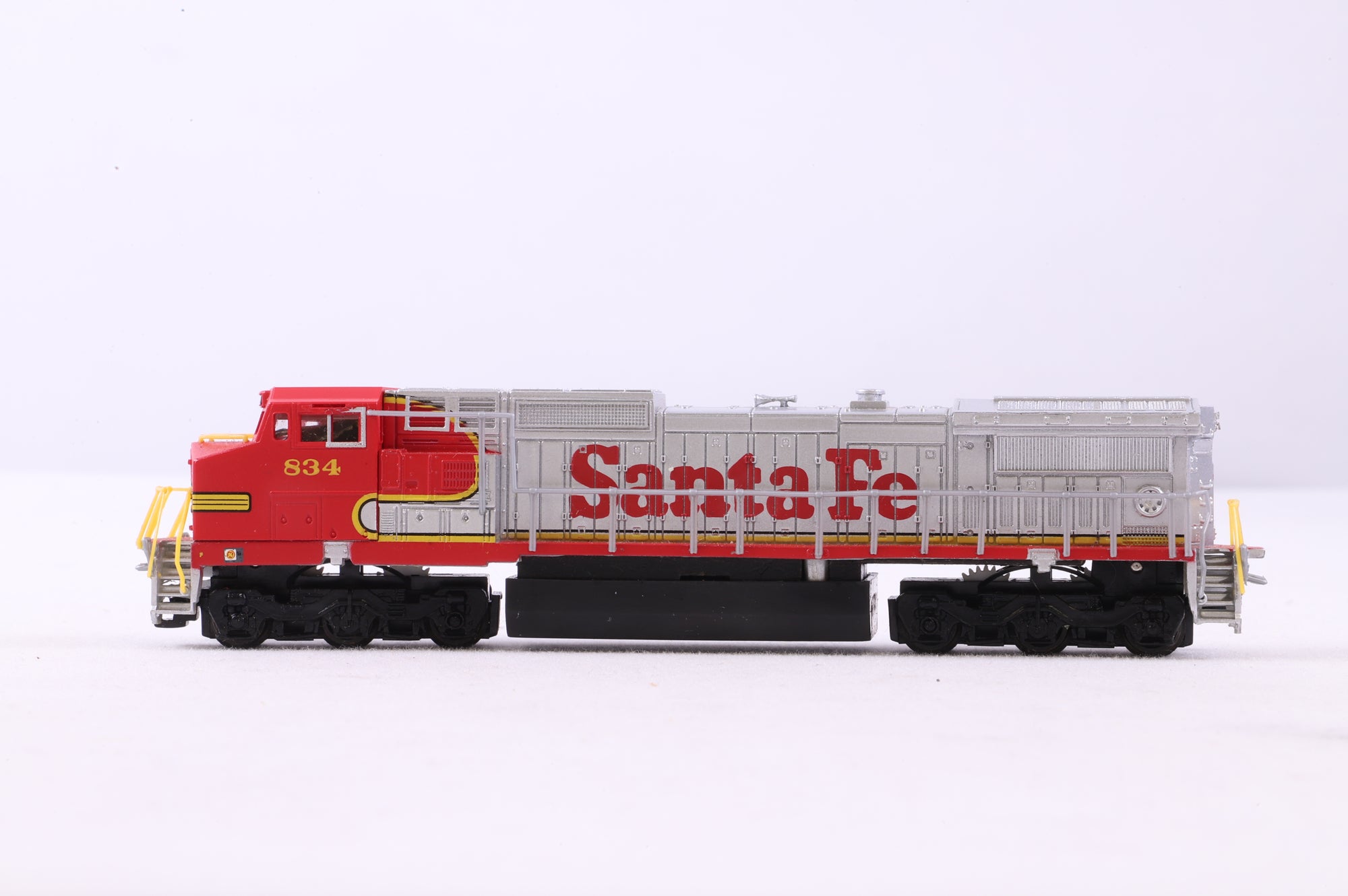 Spectrum N GE Dash 8-40 Diesel Santa Fe '834'