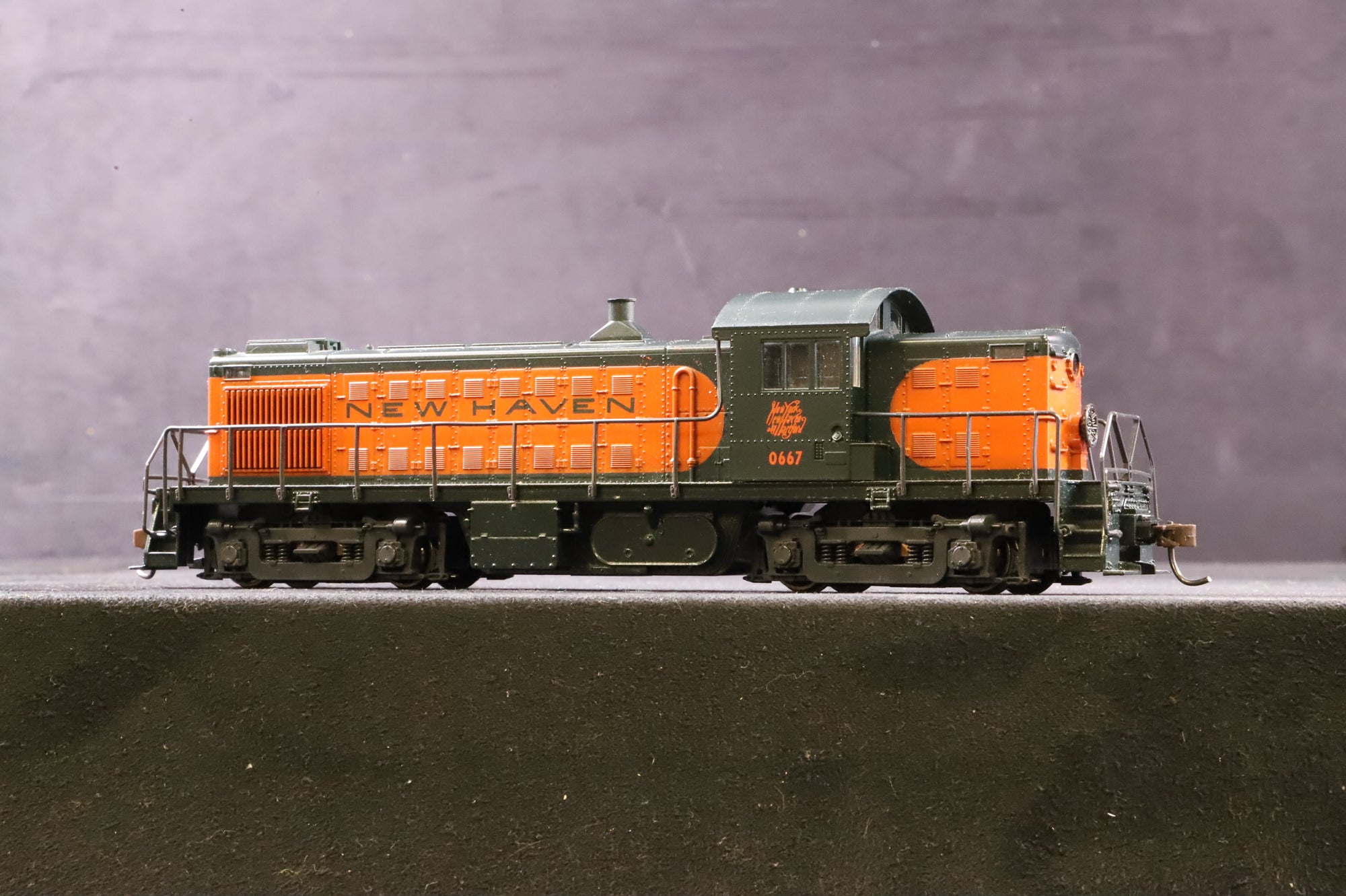 Atlas HO RS-1 Diesel Loco No.8112 in New Haven Livery