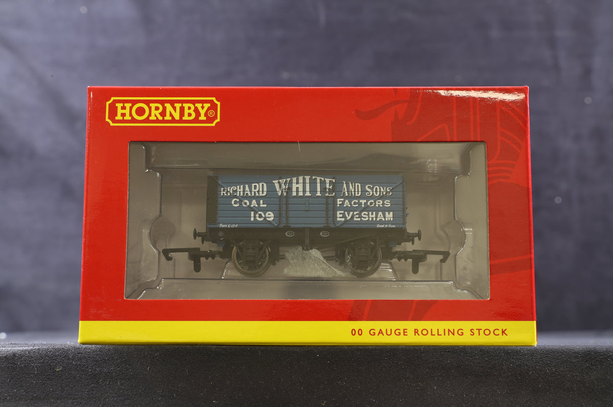 Hornby OO Rake Of 4 5/7 Plank Private Owner Wagons Inc. R6661, R6666 &amp; R6757