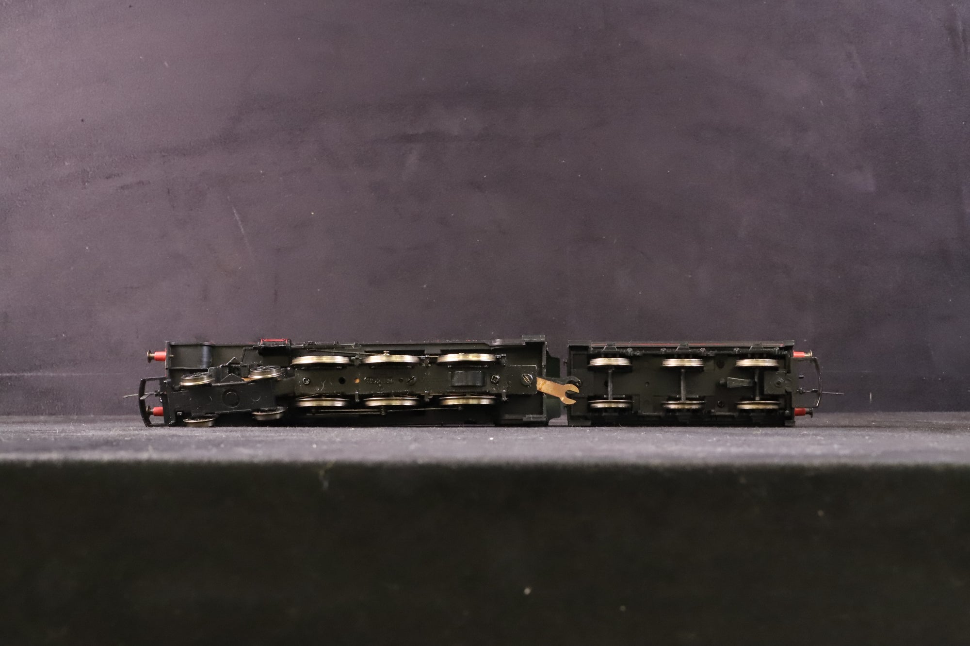 Hornby OO R2459 Castle Class '5075' 'Wellington' GWR Green