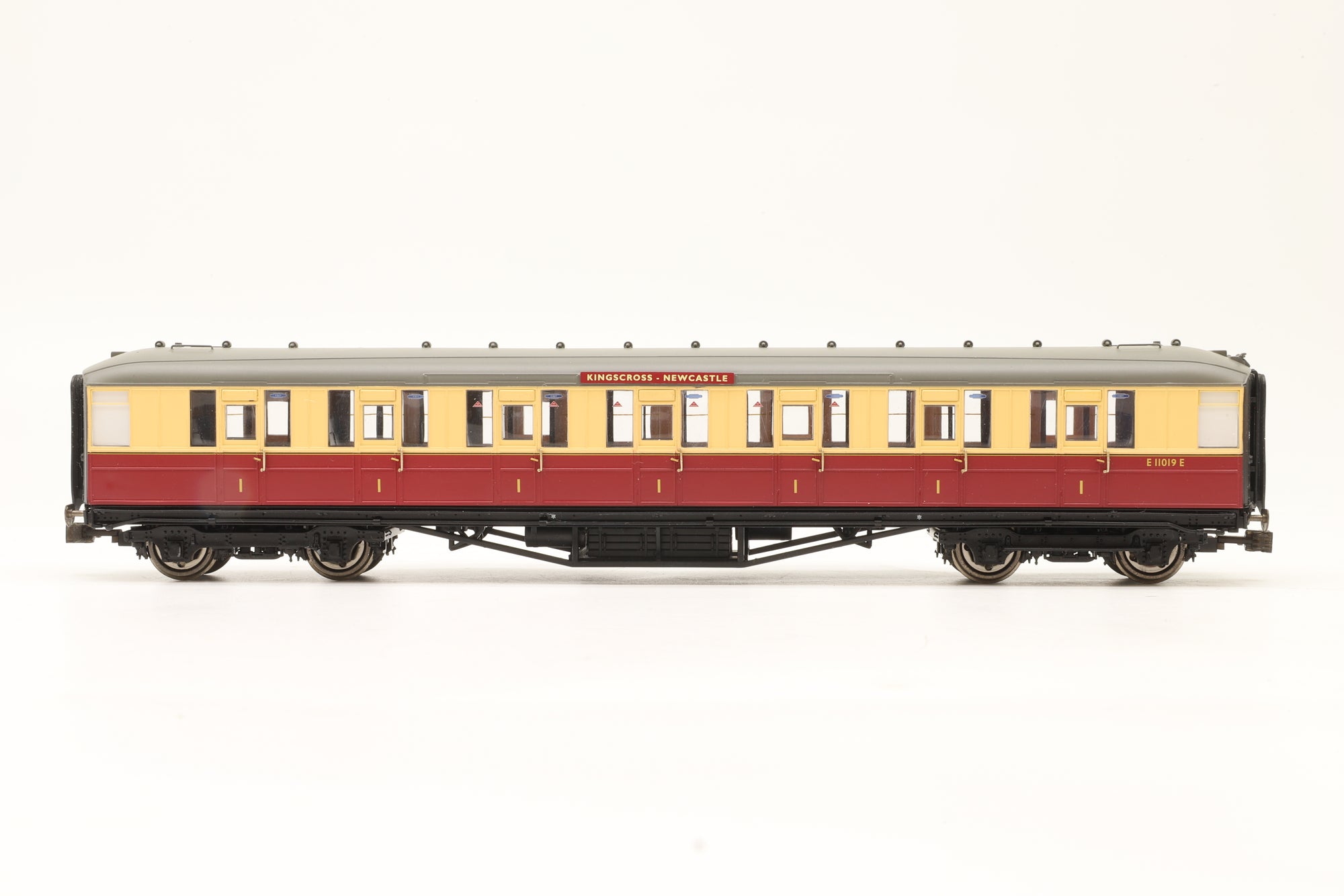 Hornby OO R2435 'The Northumbrian' – Coaches Only