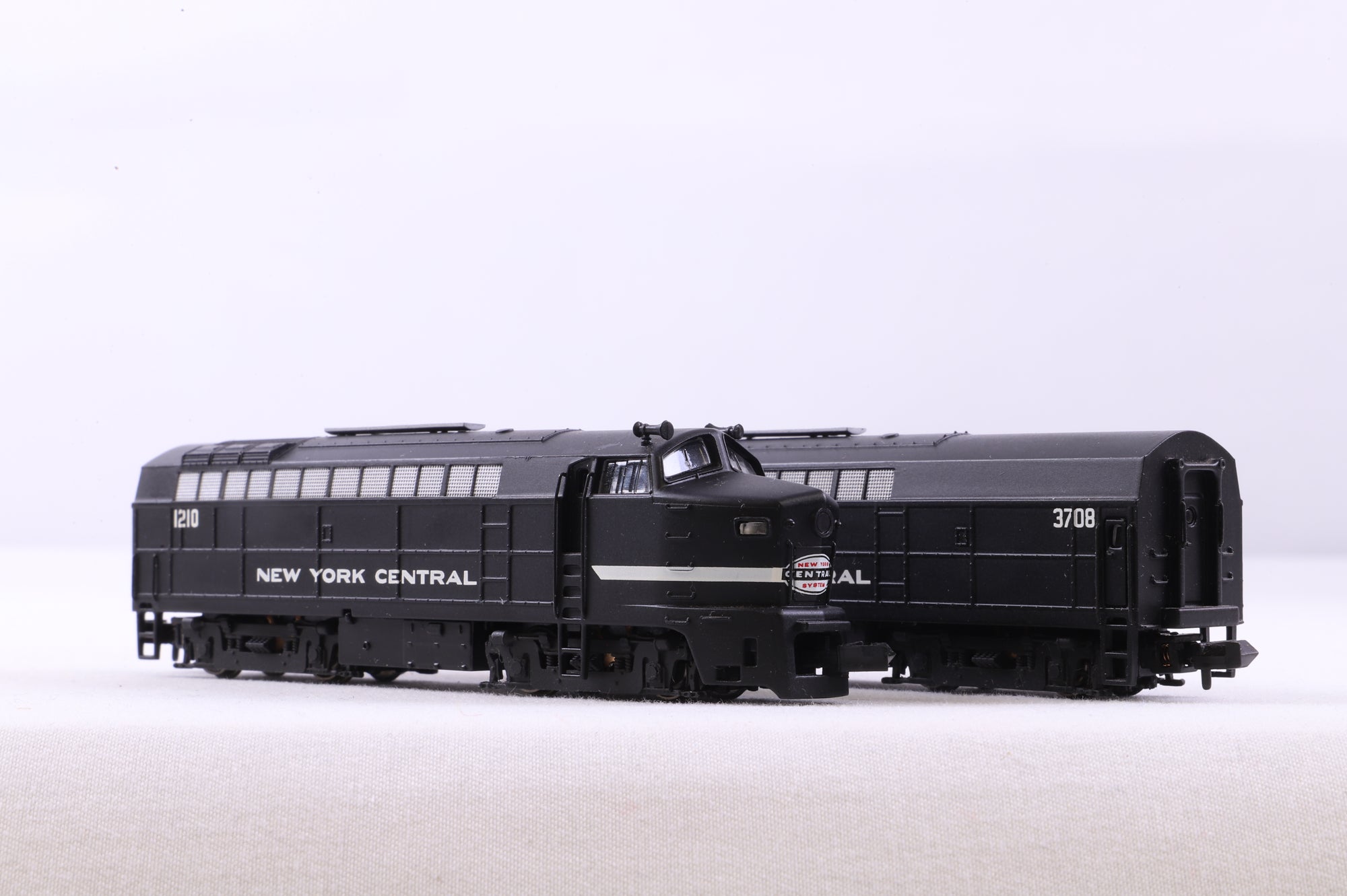 E-R Models N 040-7305-1 Baldwin RF-16 Sharknose Set NYC Cigar Band '1210' & '3708'