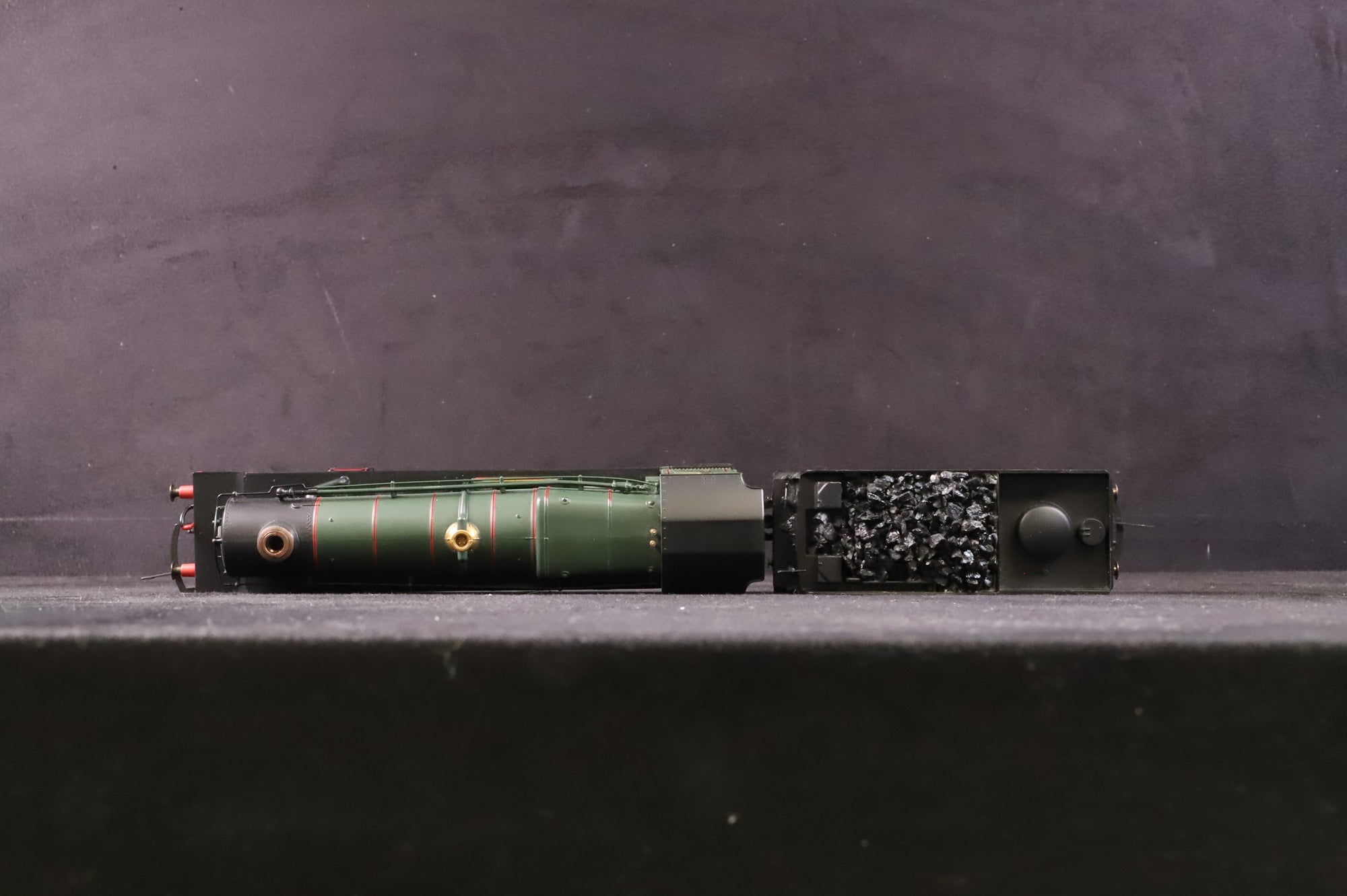 Hornby OO R2459 Castle Class '5075' 'Wellington' GWR Green