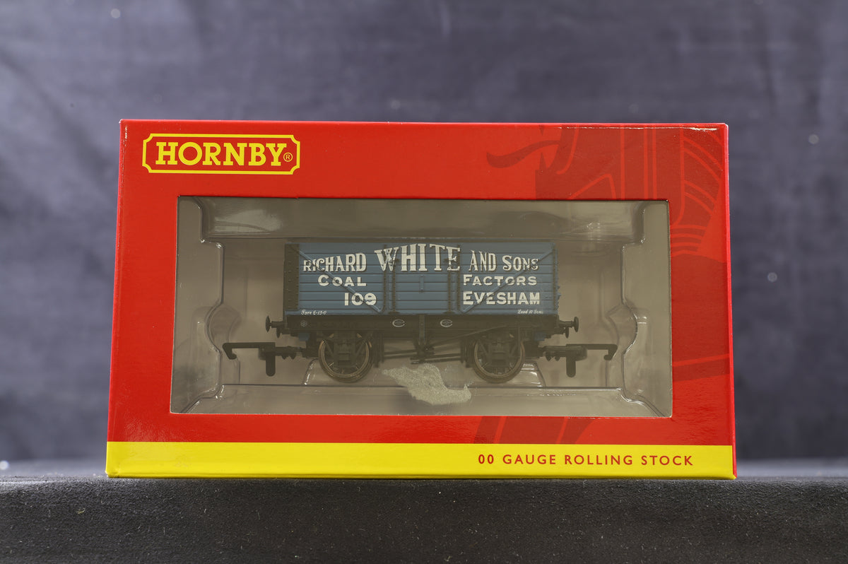 Hornby OO Rake Of 4 5/7 Plank Private Owner Wagons Inc. R6661, R6666 &amp; R6757