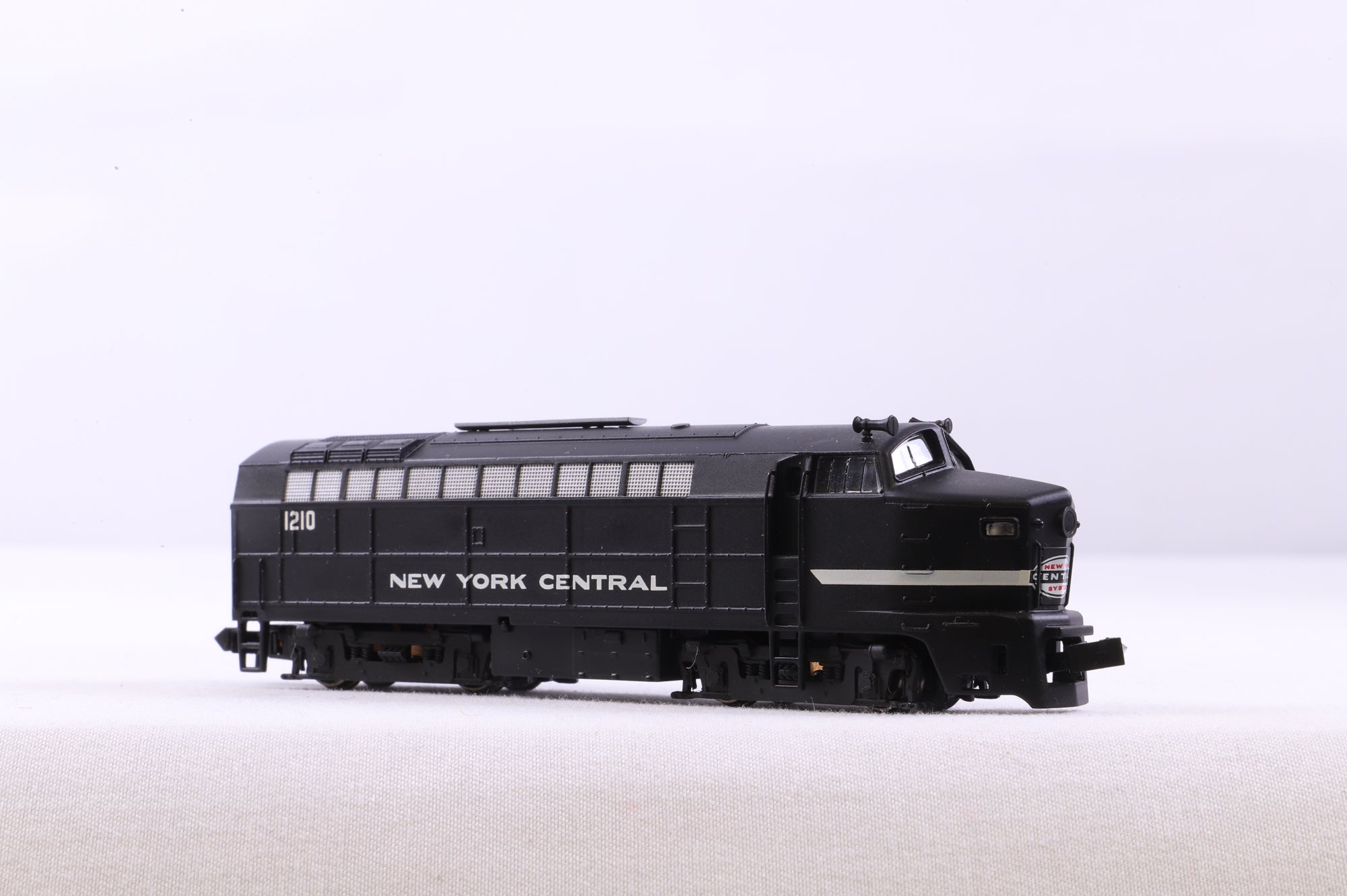 E-R Models N 040-7305-1 Baldwin RF-16 Sharknose Set NYC Cigar Band '1210' & '3708'