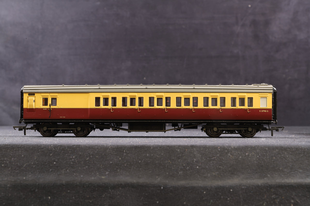 Hornby OO Rake of 7 SR Maunsell BR Crimson &amp; Cream Coaches