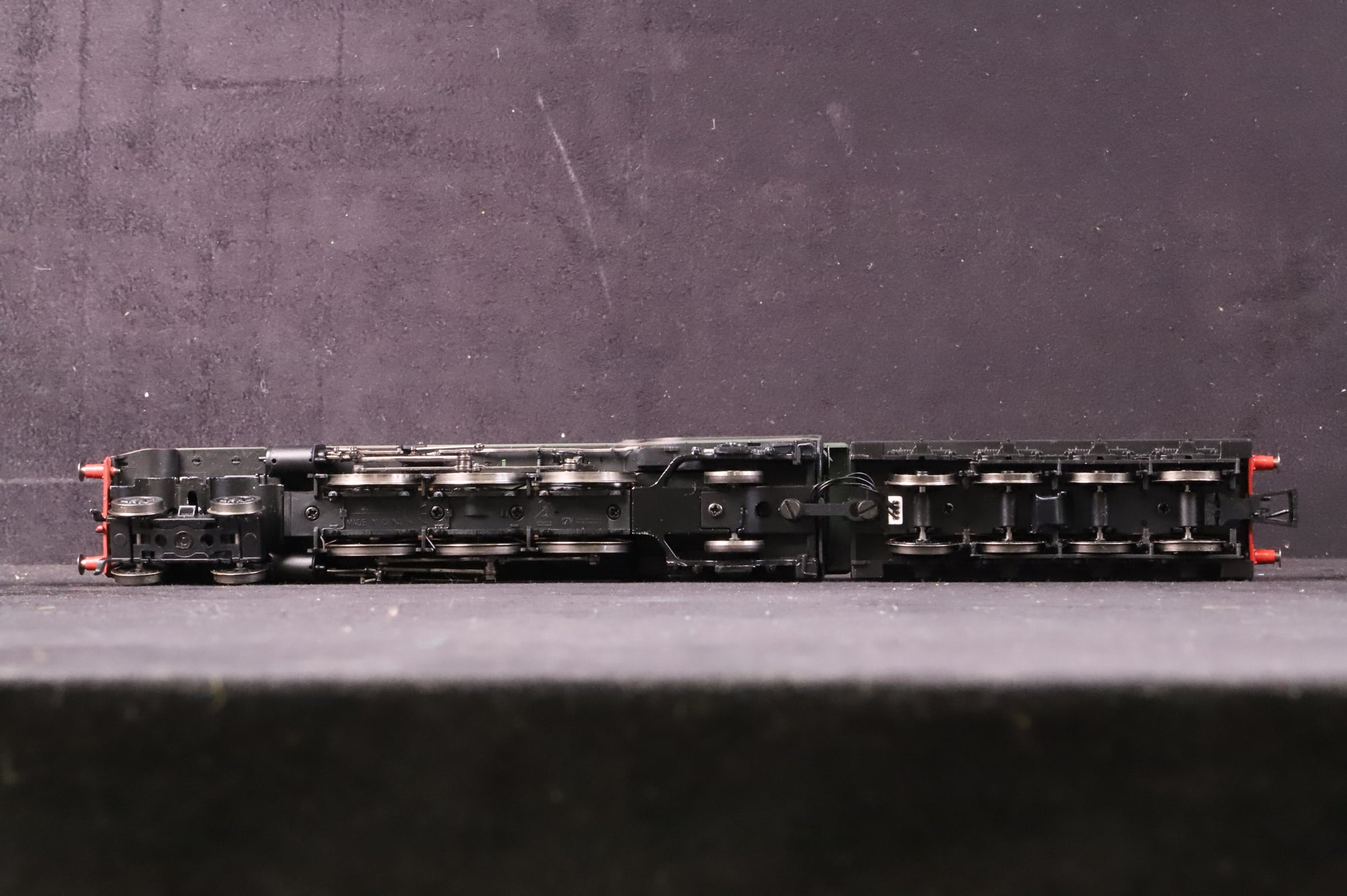 Hornby OO R3835 Class A2/3 60523 'Sun Castle' in Lined BR Green w/ Late Crests