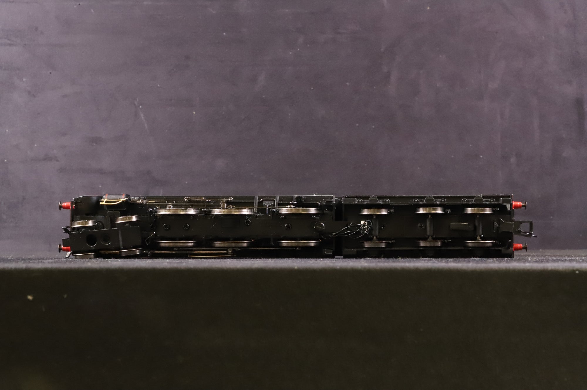 Hornby OO R3451 Class B1 61032 'Stembok' in Lined BR Black w/ Early Crests