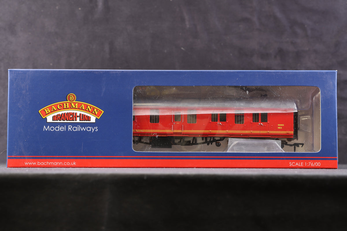 Bachmann OO Pair of BR Mk1 Royal Mail Vans, Inc. 39-184B &amp; 435